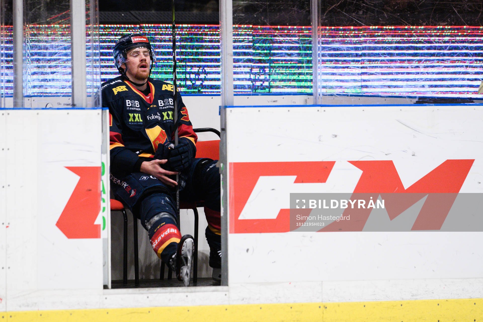 Djurgårdens Daniel Brodin deppar i utvisningsbåset