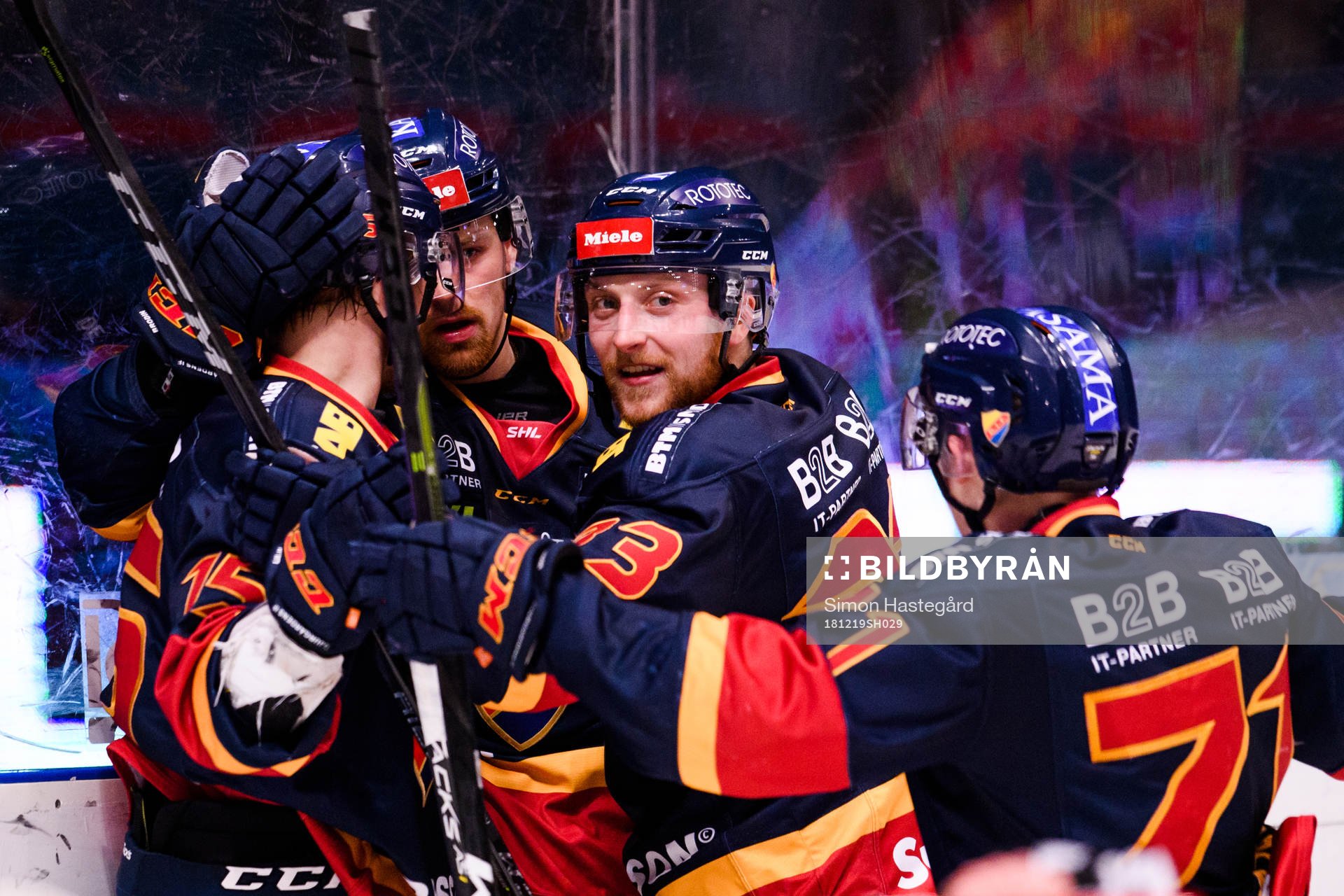 Djurgårdens Linus Hultström jublar med Daniel Brodin