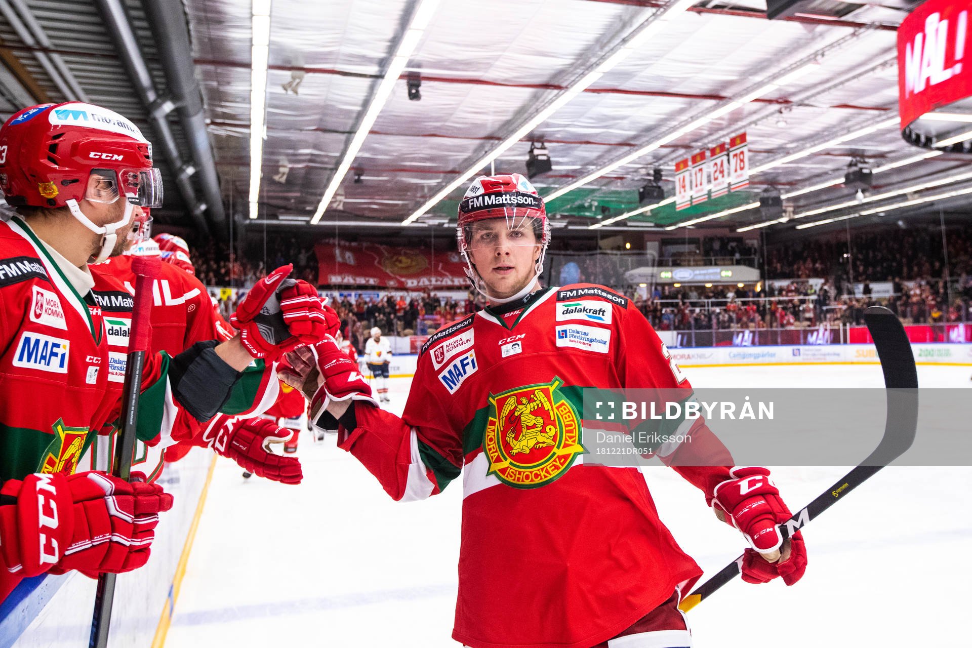 Moras Nils Carnbäck  jublar