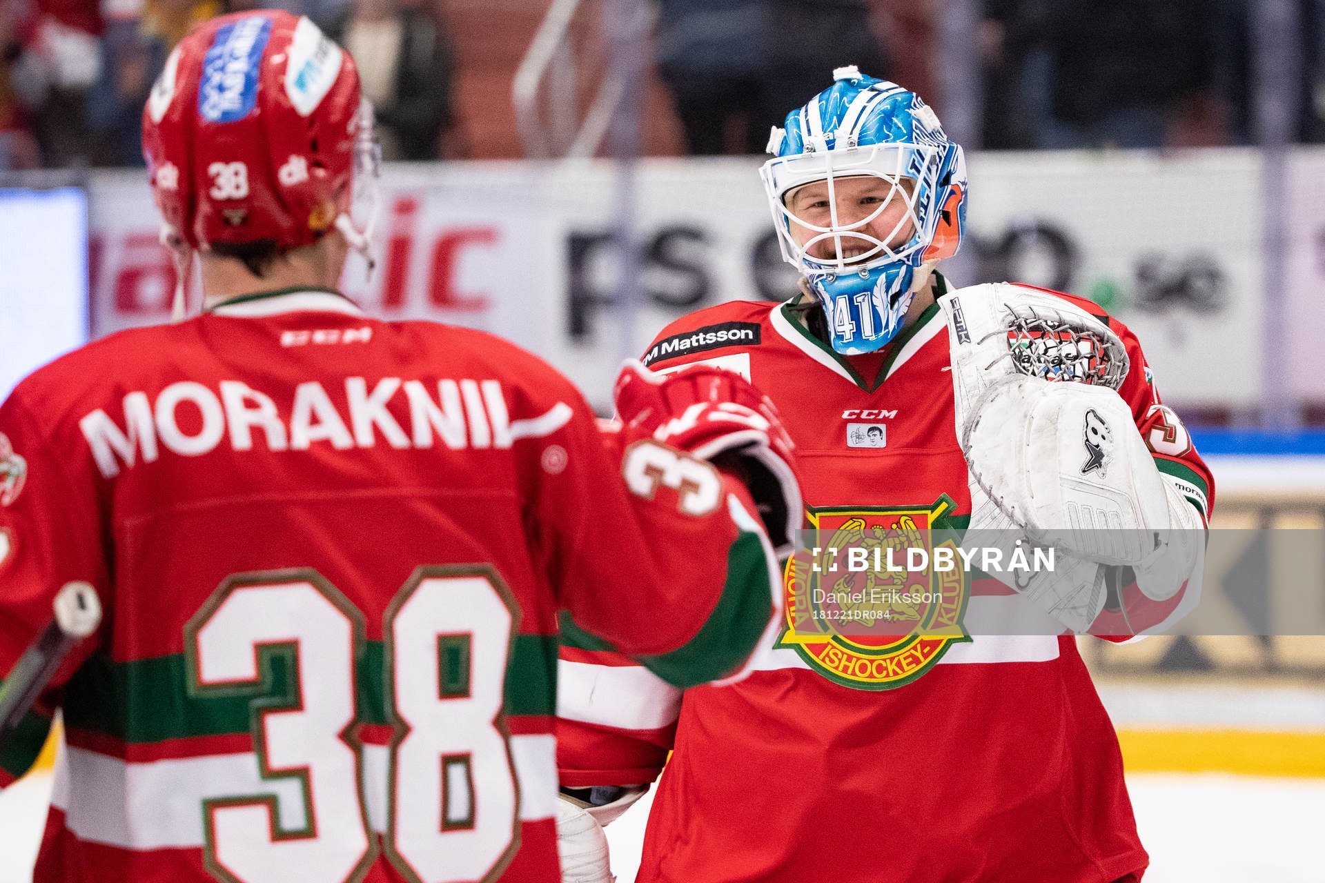 Moras målvakt Janne Juvonen jublar