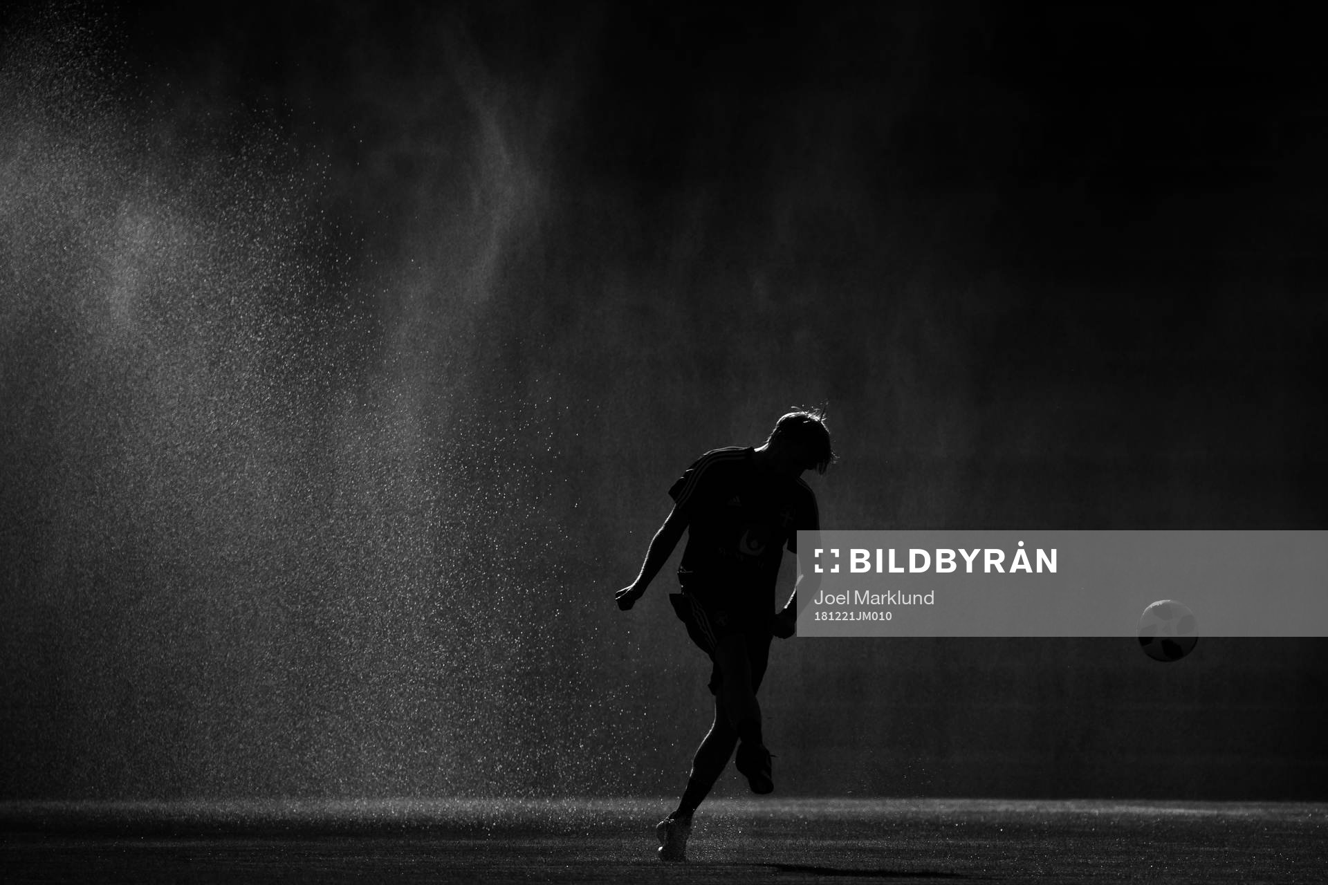 This picture is part of Bildbyrån’s selection of the 100 best sports photos from 2018. Originally published 20180628. Emil Forsberg of the Swedish national football in front of water sprinklers at a practice session during the FIFA World Cup on June 28, 2018 in Gelendzhik.