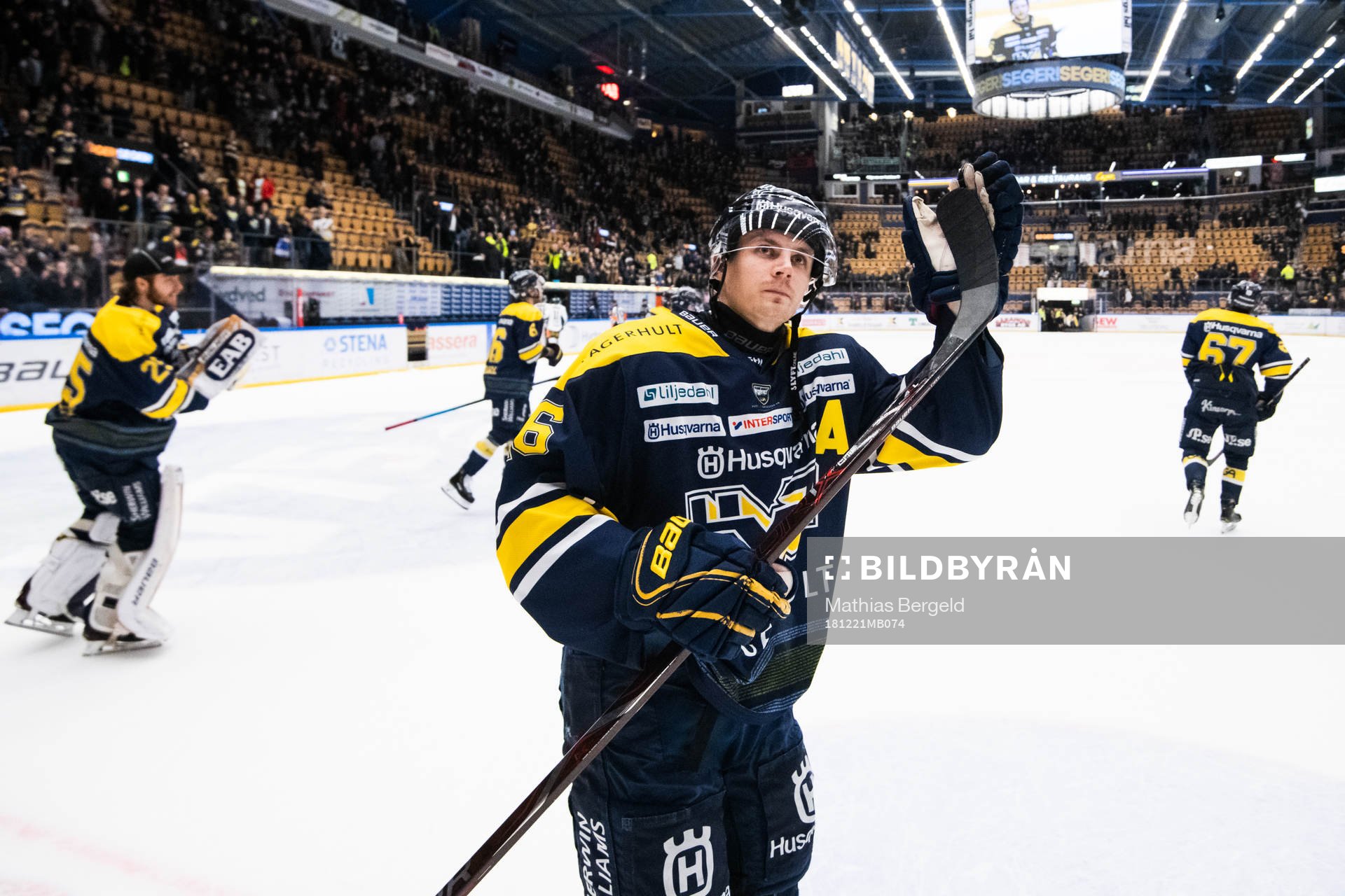 s Markus Ljungh tackar supportrarna och jublar