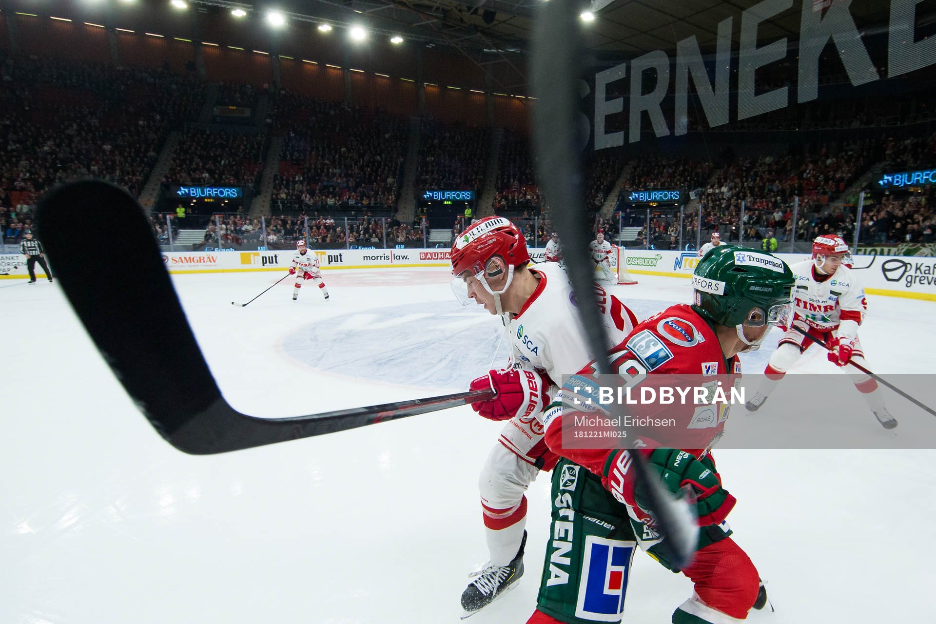 Timrås Patrik Blomberg och Frölundas Rhett Rakhshani