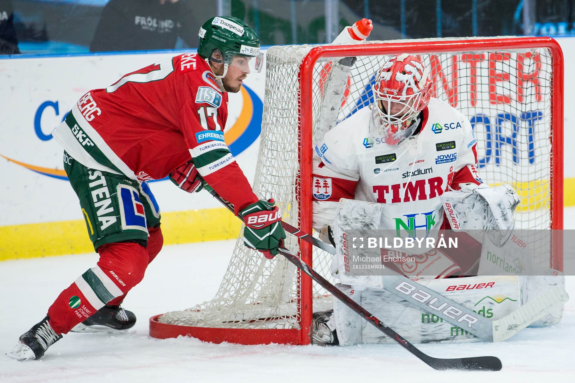 Frölundas Sebastian Stålberg mot Timrås målvakt Victor