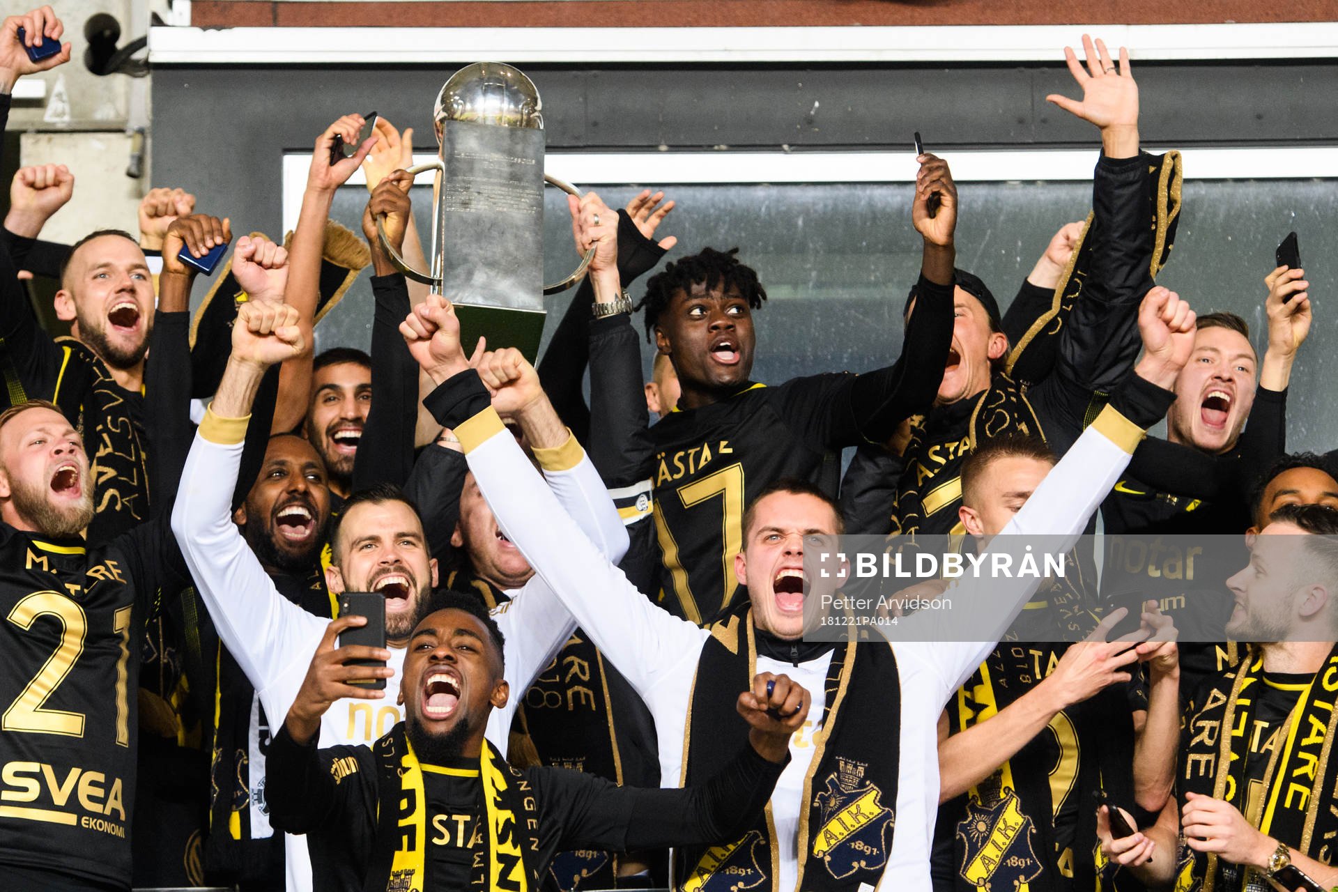 This picture is part of Bildbyrån’s selection of the 100 best sports photos from 2018. Originally published 20181111. Players of AIK celebrate with the Lennart Johanssons trophy after winning the Swedish Championship during the Allsvenskan football match between Kalmar and AIK on November 11, 2018 in Kalmar.