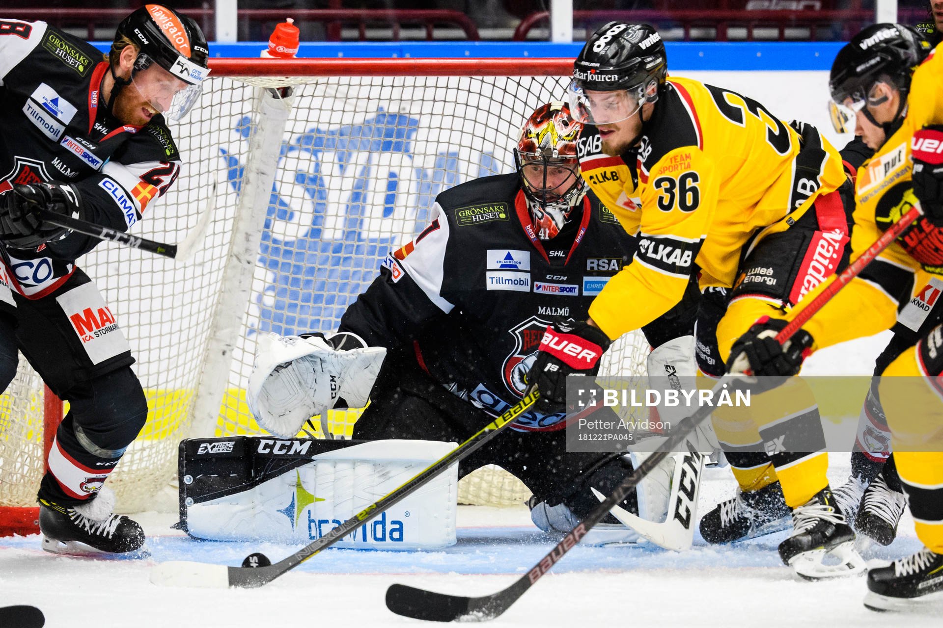 Luleås Emil Larsson oroar vid Malmö Redhawks målvakt