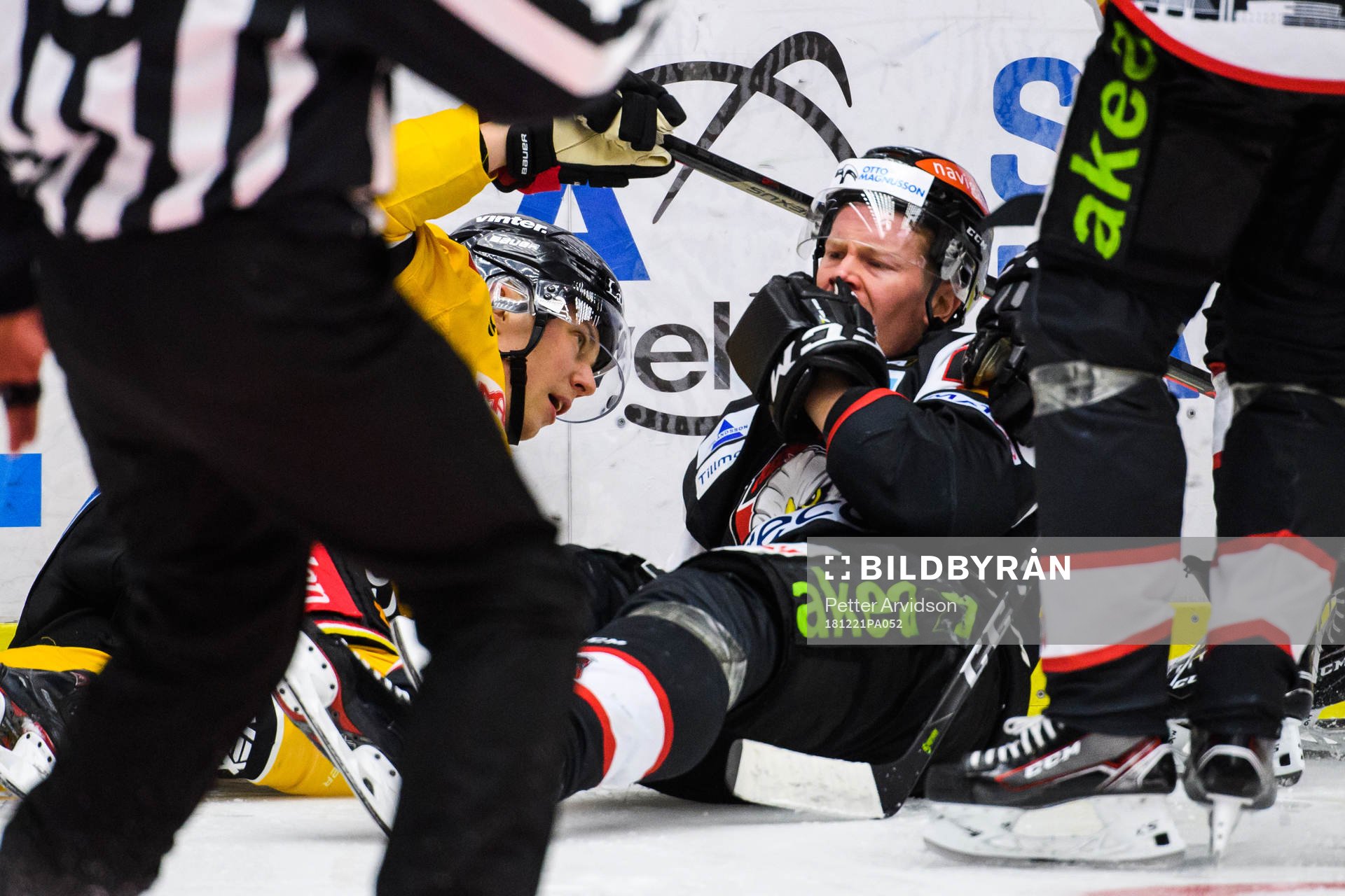 Malmö Redhawks Lars Bryggman tar sig för ansiktet