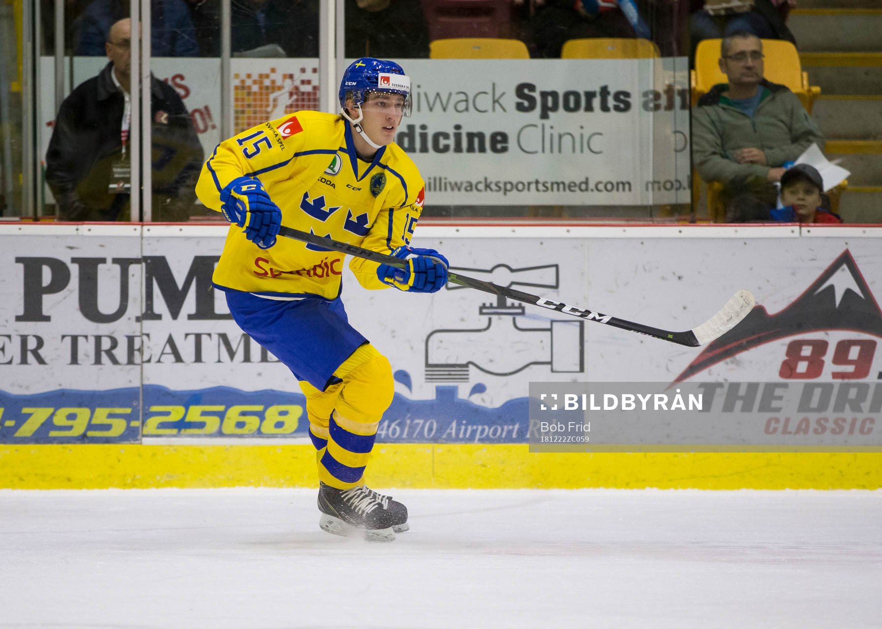Sweden forward Oskar Bäck (15)