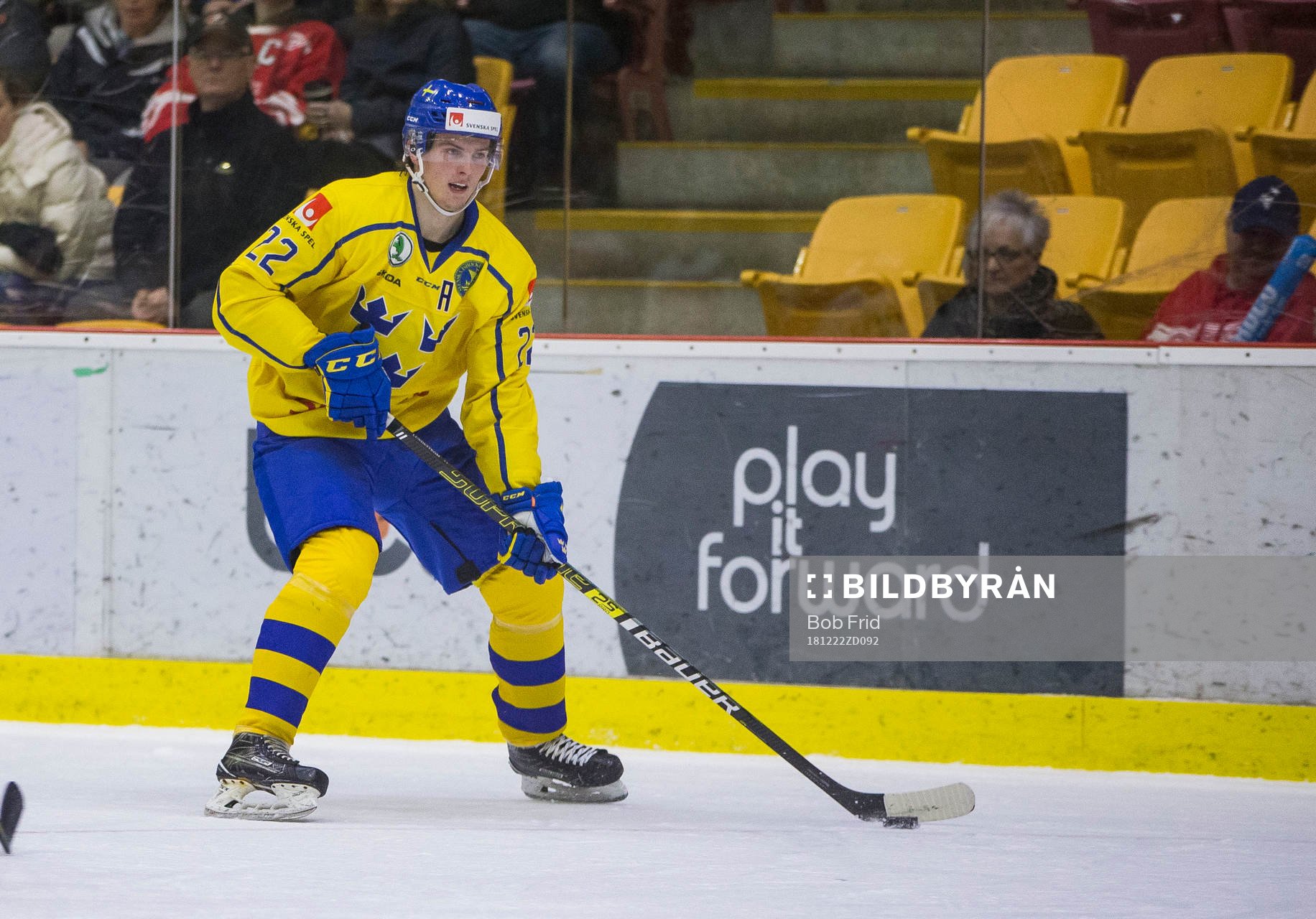 Sweden forward Isac Lundeström (22)