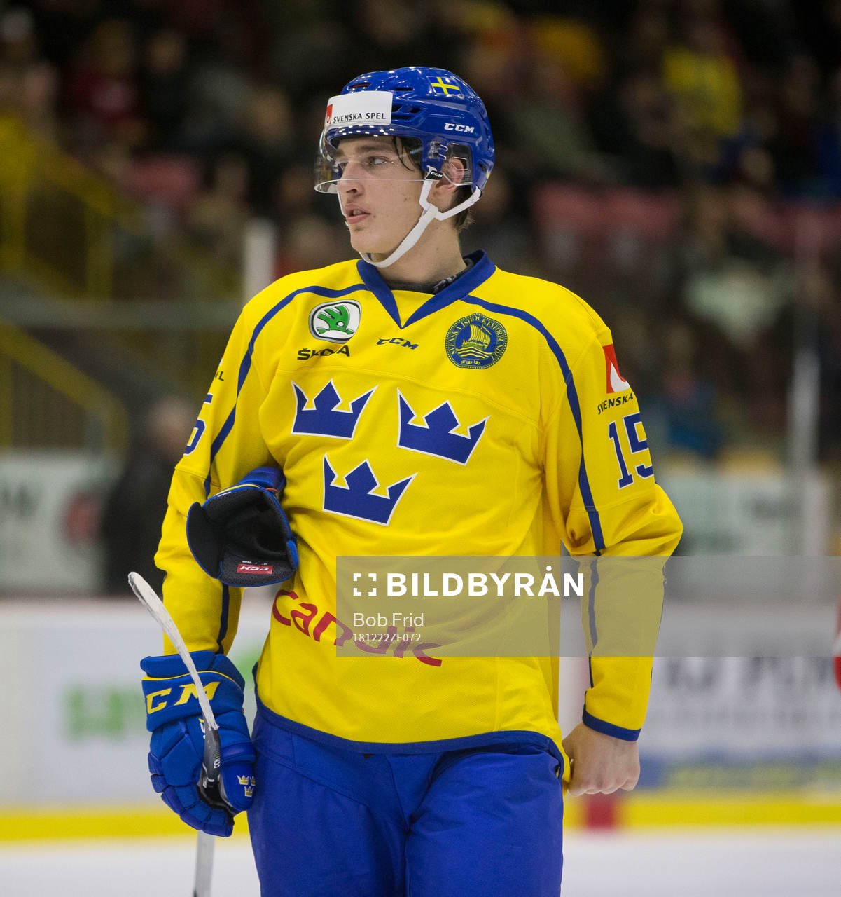 Sweden forward Oskar Bäck (15)