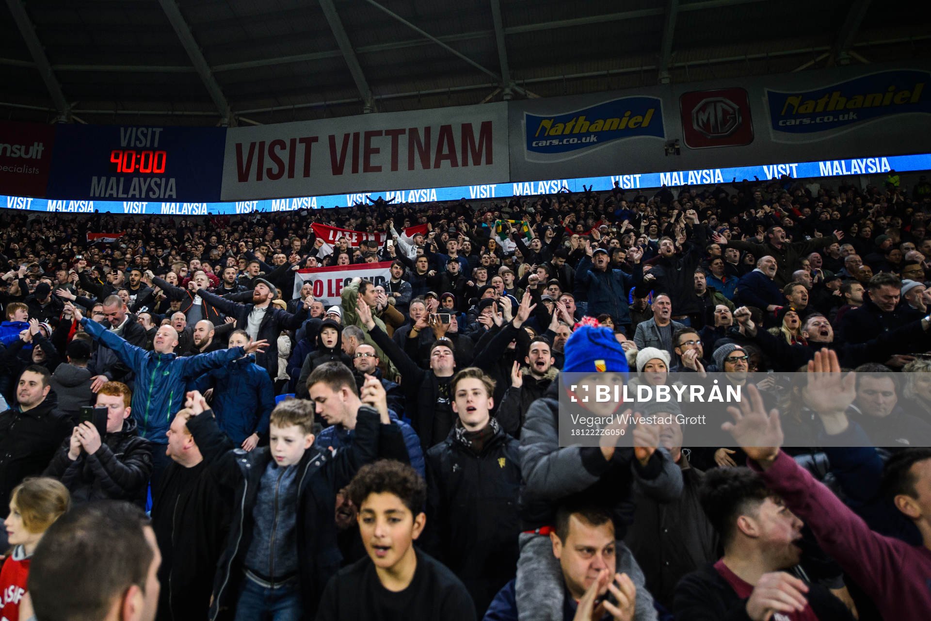 Supporters of Manchester United celebrates