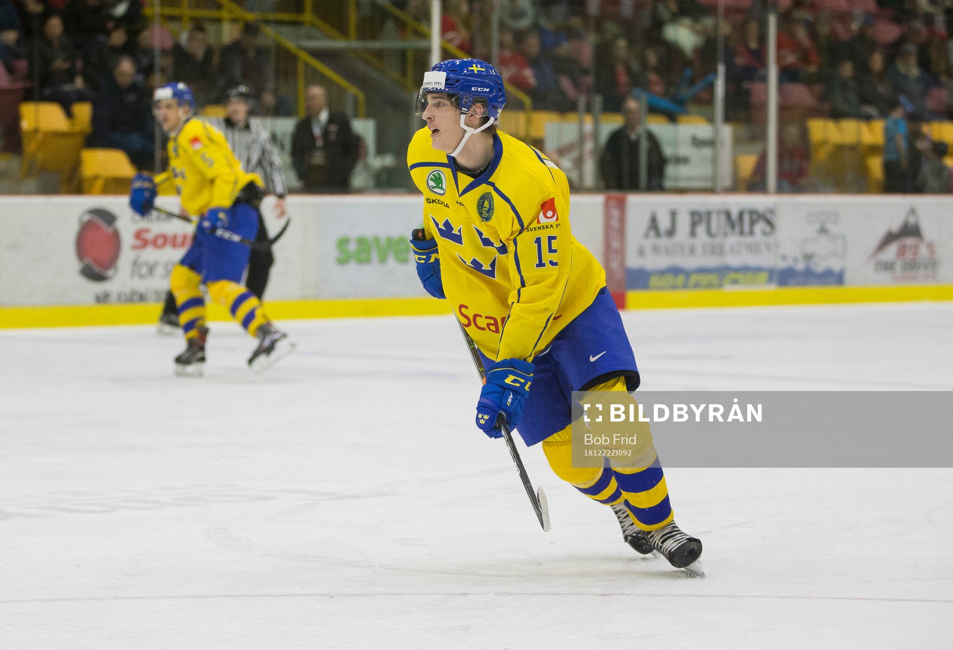Sweden forward Oskar Bäck (15)