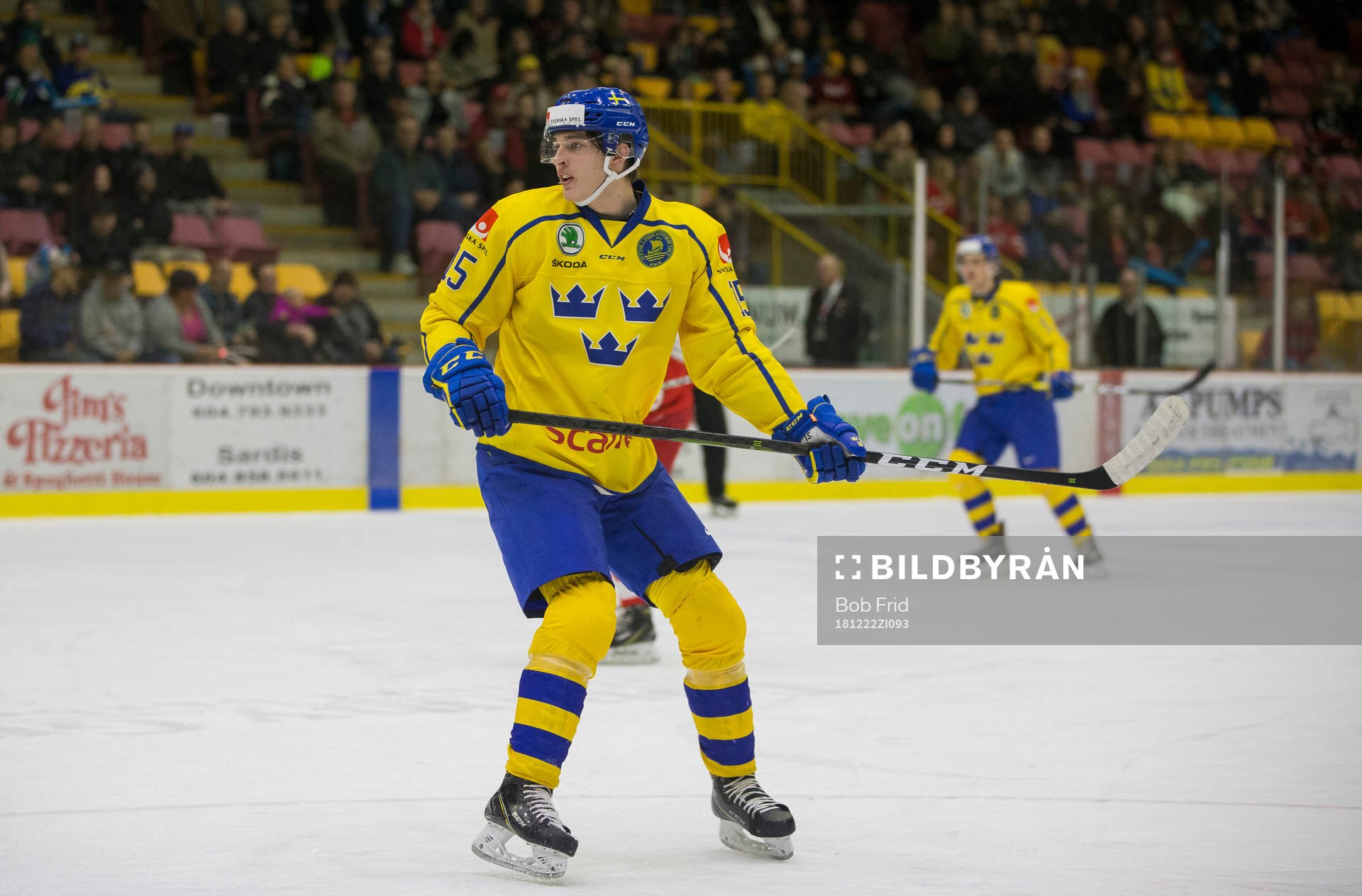 Sweden forward Oskar Bäck (15)
