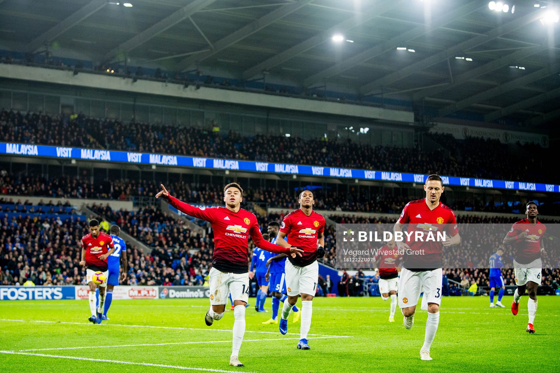 Jesse Lingard of Manchester United celebrates with teammates