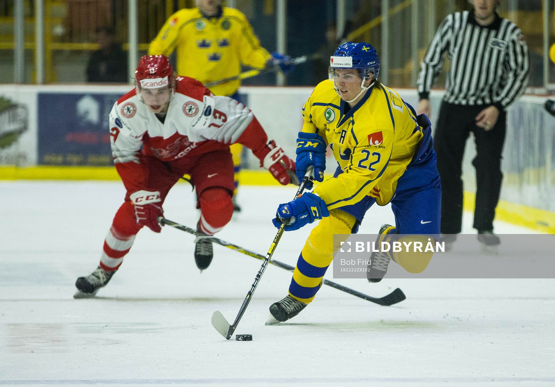 Sweden forward Isac Lundeström (22)
