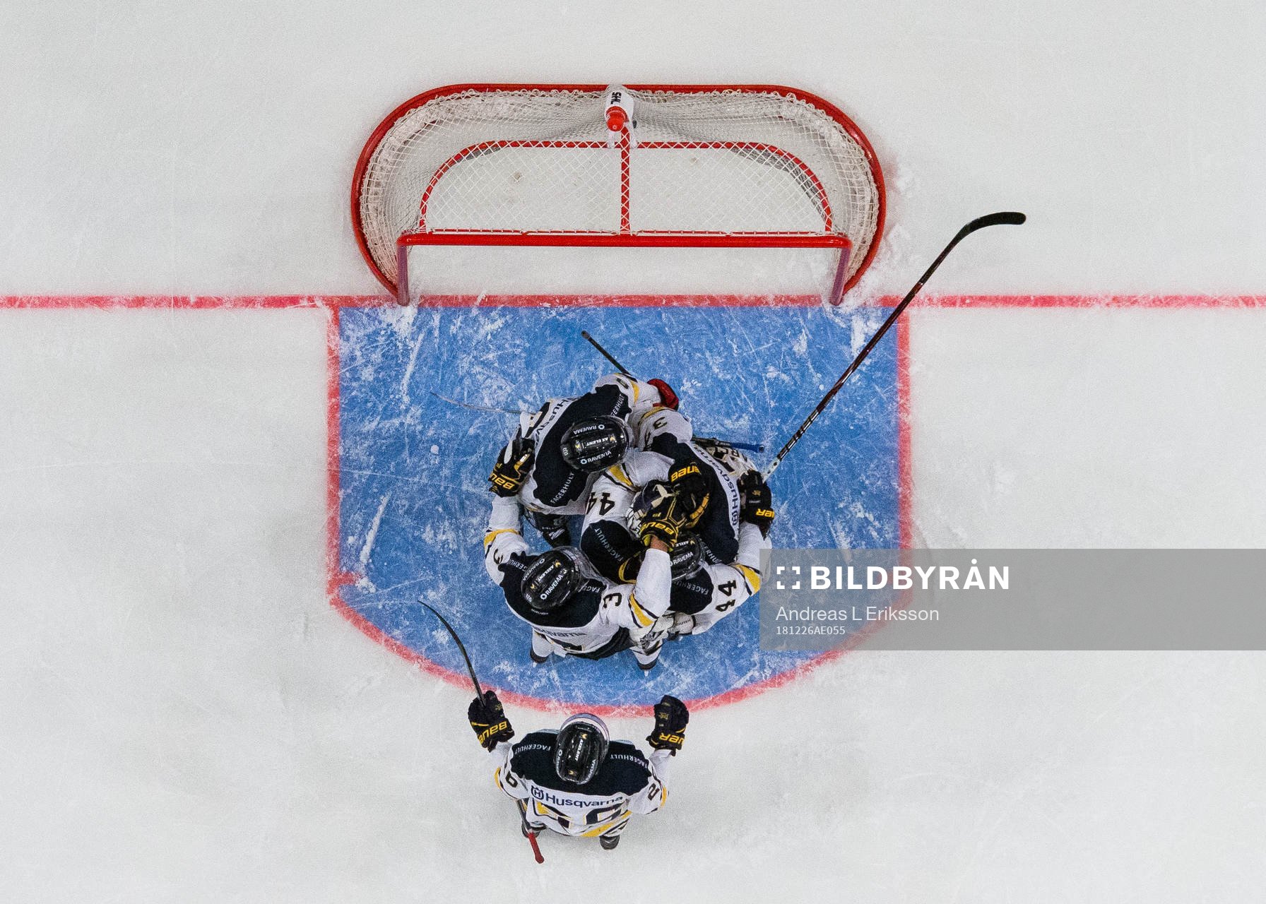 s målvakt Jonas Gunnarsson  jublar