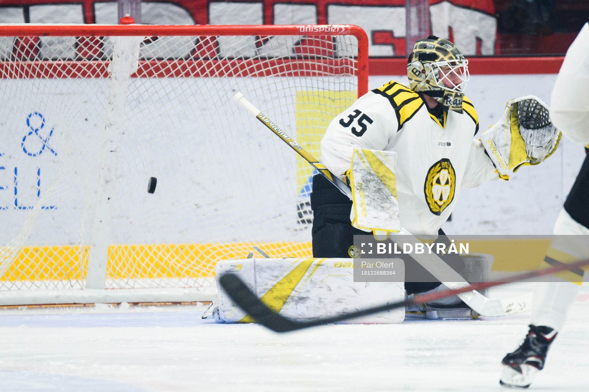 Timrås Anton Wedin (ej i bild) gör 1-0 bakom Brynäs