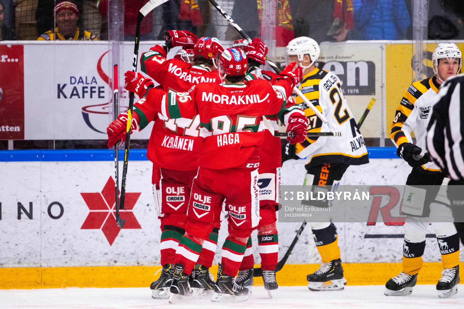 Moras Michael Keränen jublar med lagkamrater