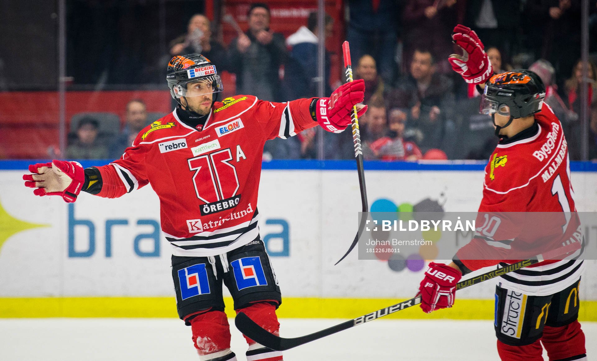 Örebros Aaron Palushaj jublar vid 1-0