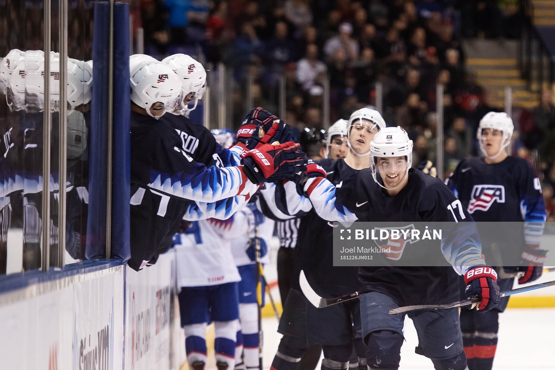 Evan Barratt of USA celebrates with teammates