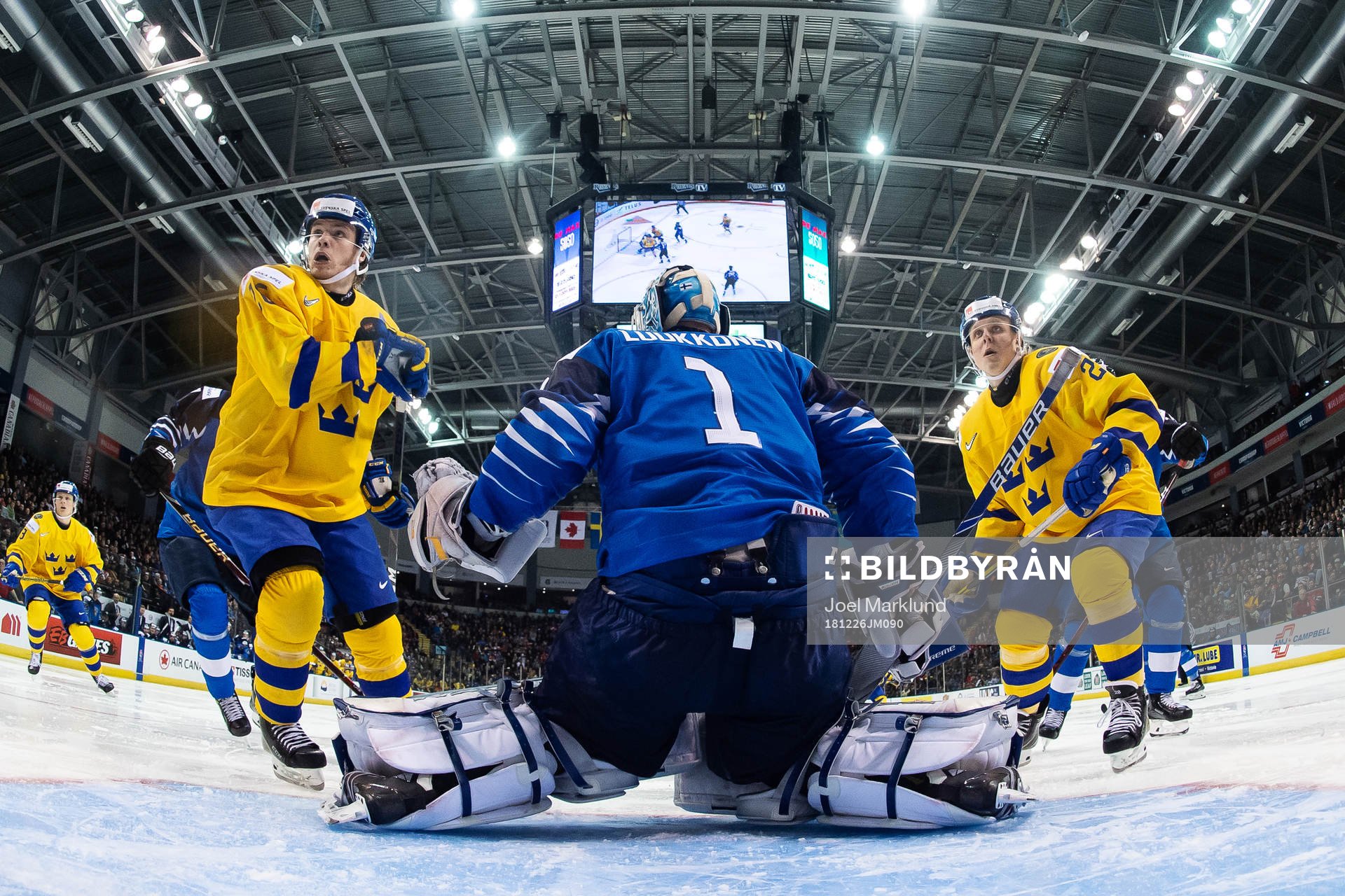 Rickard Hugg and Fabian Zetterlund of Sweden in front of