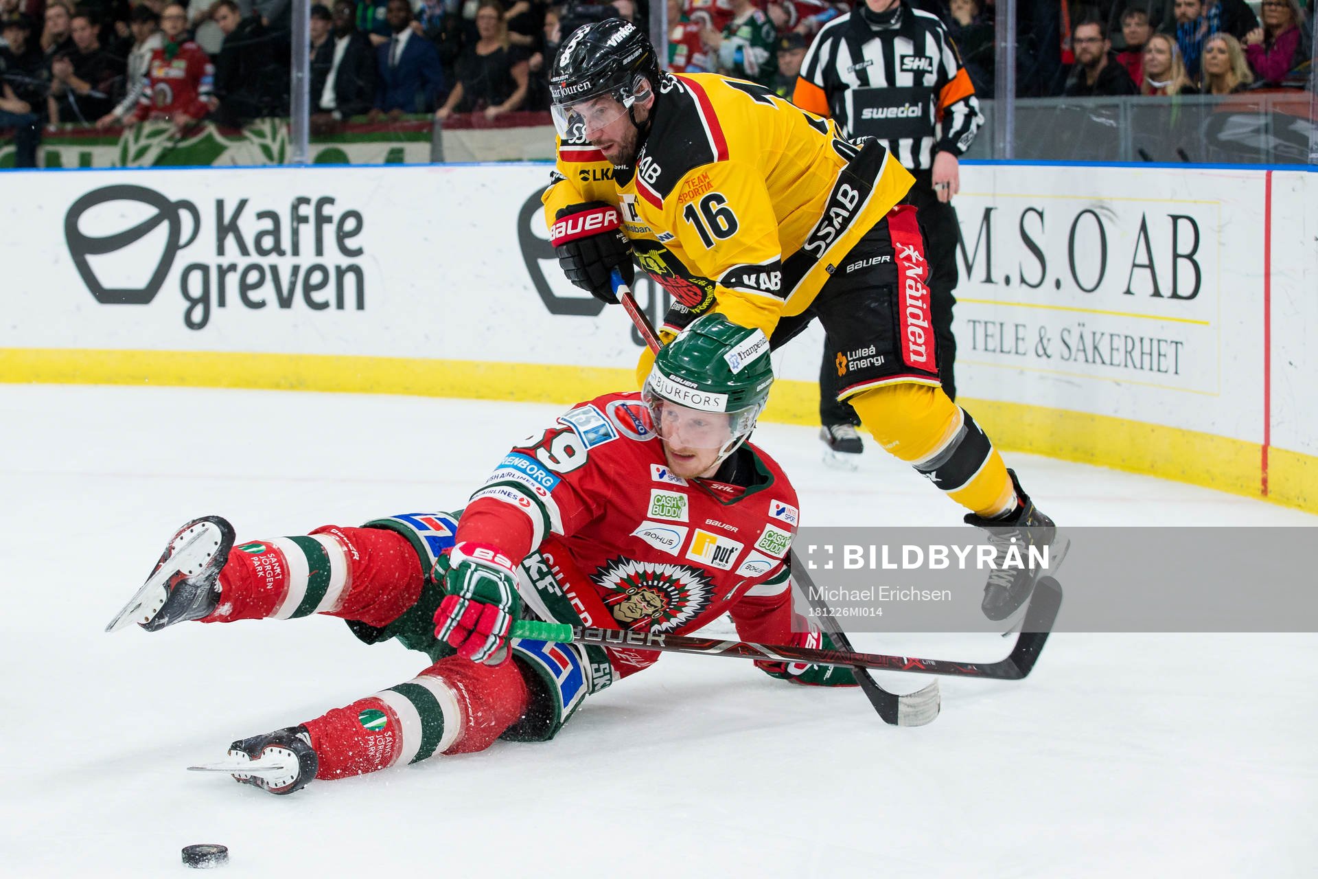 Frölundas Simon Hjalmarsson faller