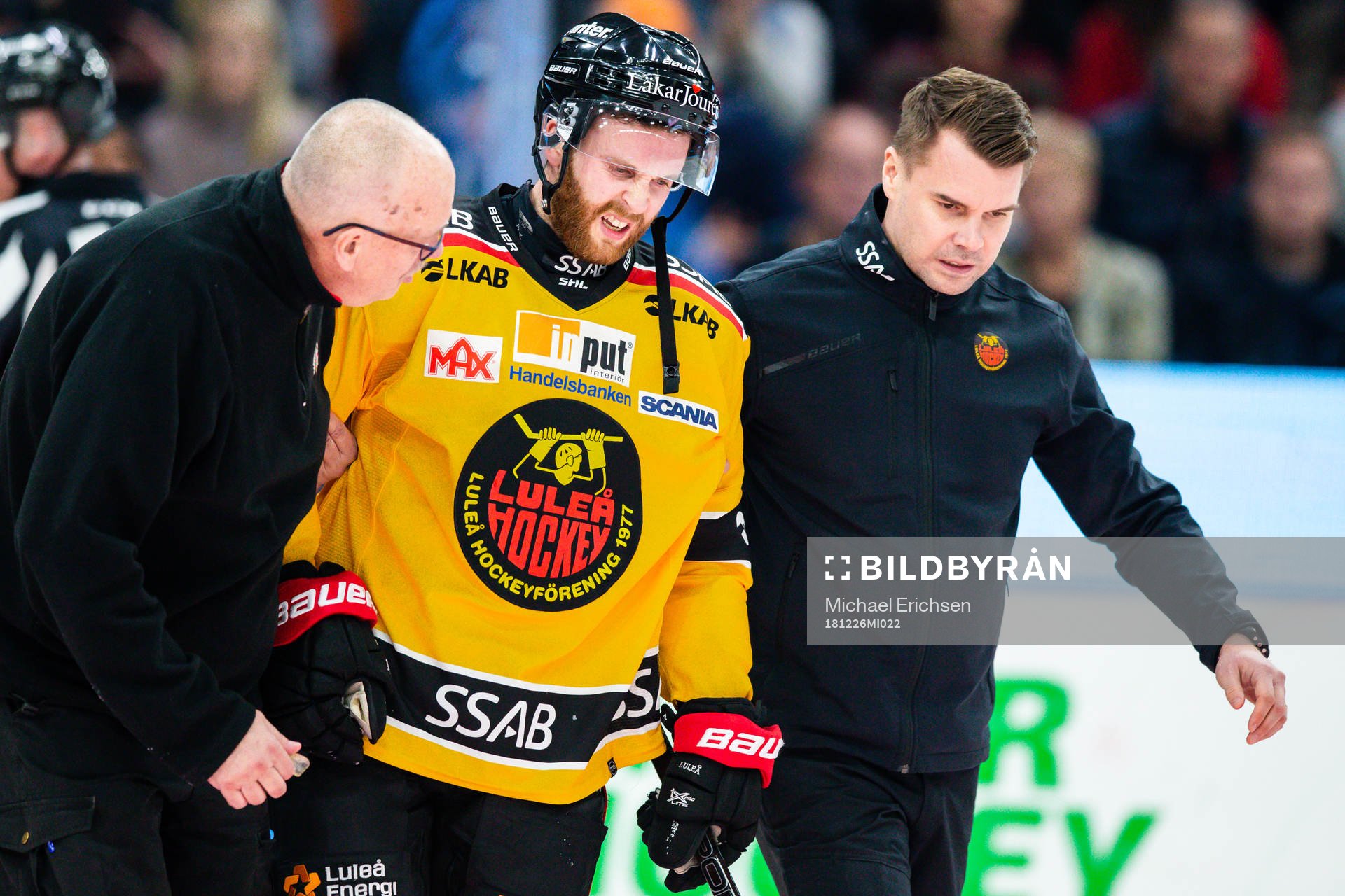 Luleås Mattias Guter får hjälp av planen av