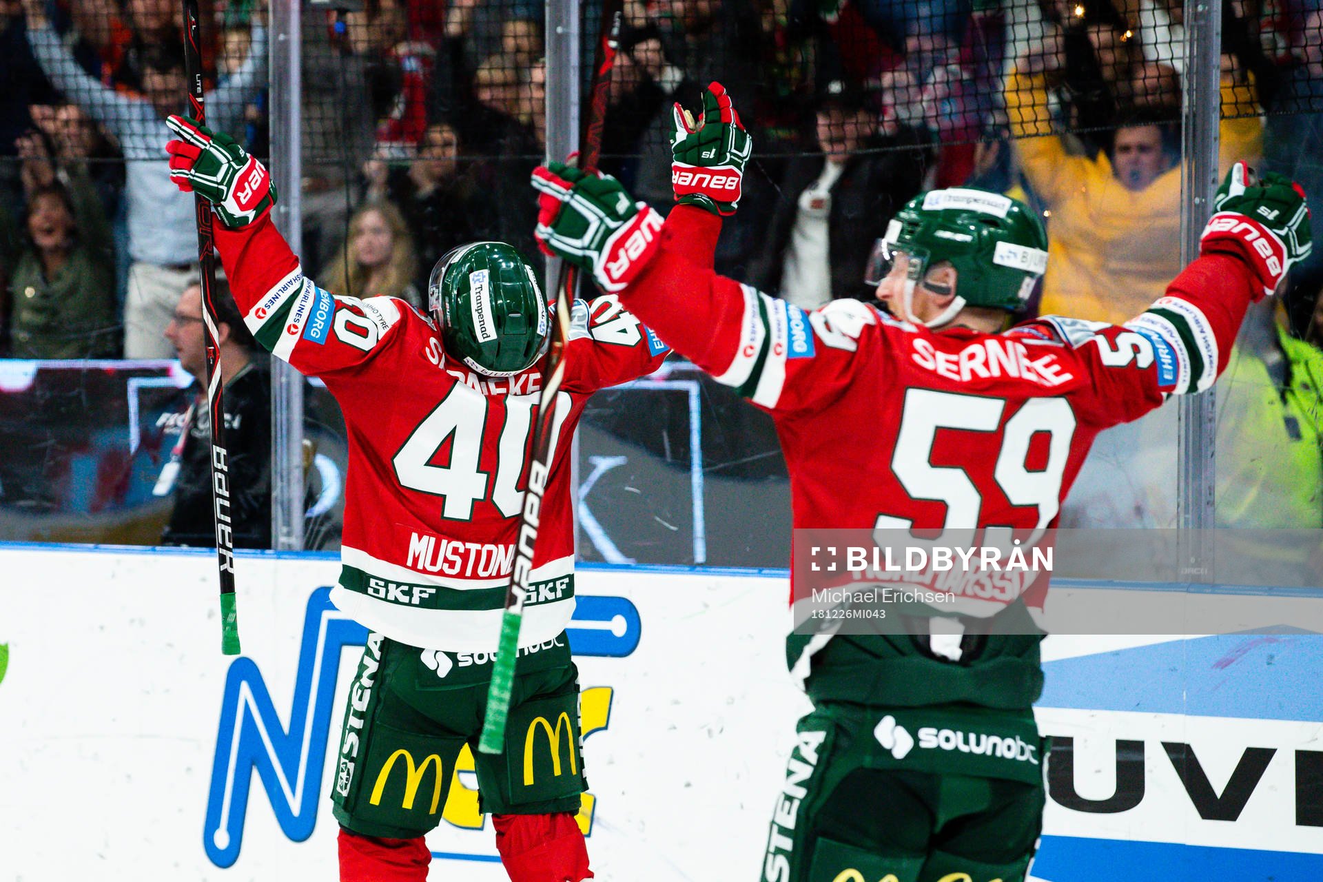 Frölundas Joel Mustonen och Simon Hjalmarsson jublar