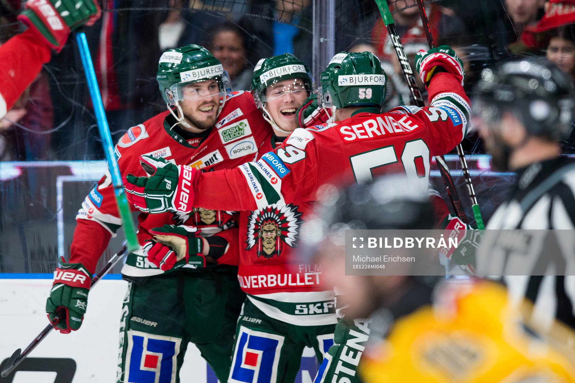 Frölundas Joel Mustonen jublar ihop med Sebastian
