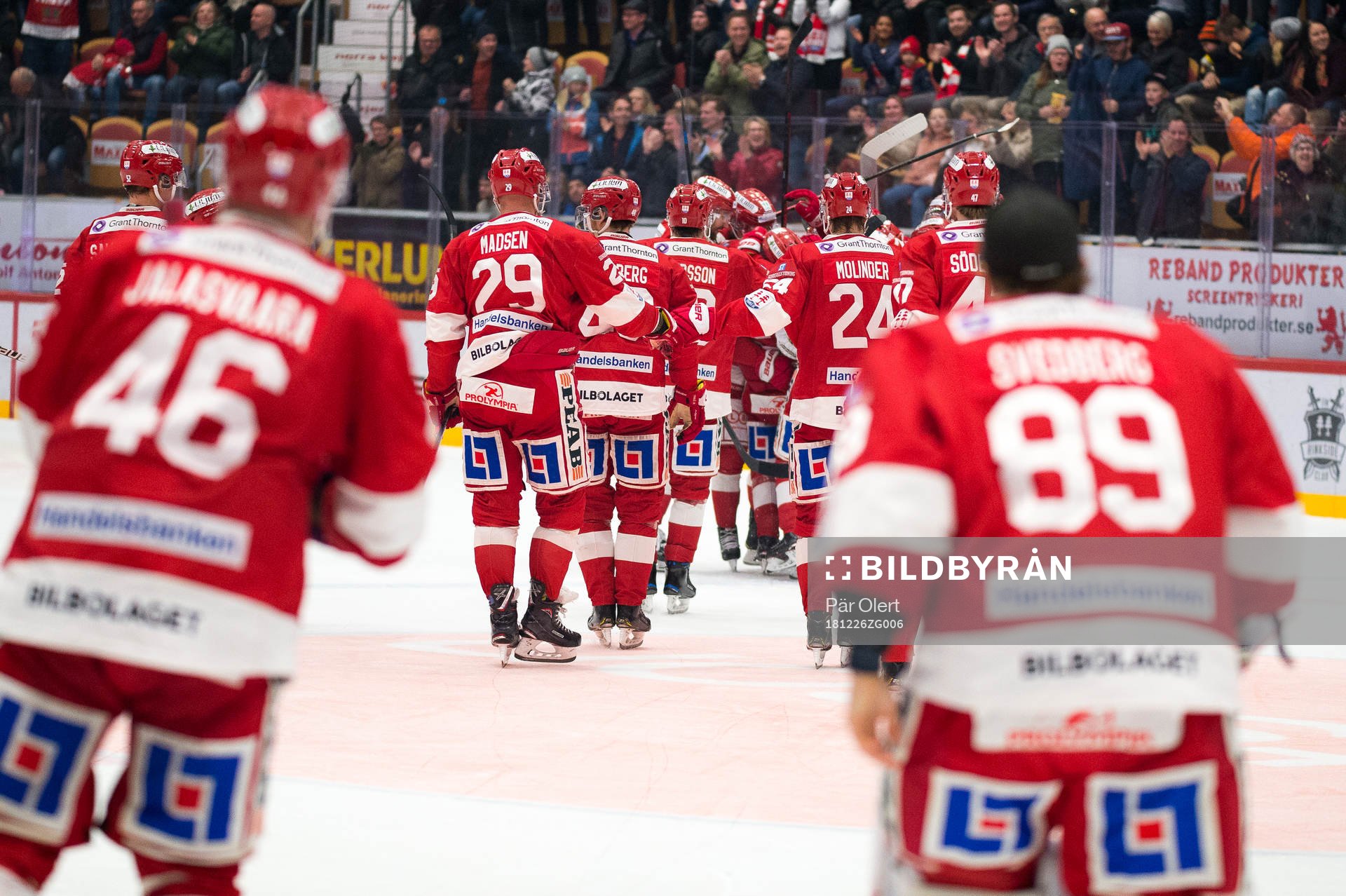 181226 Timrås spelare jublar