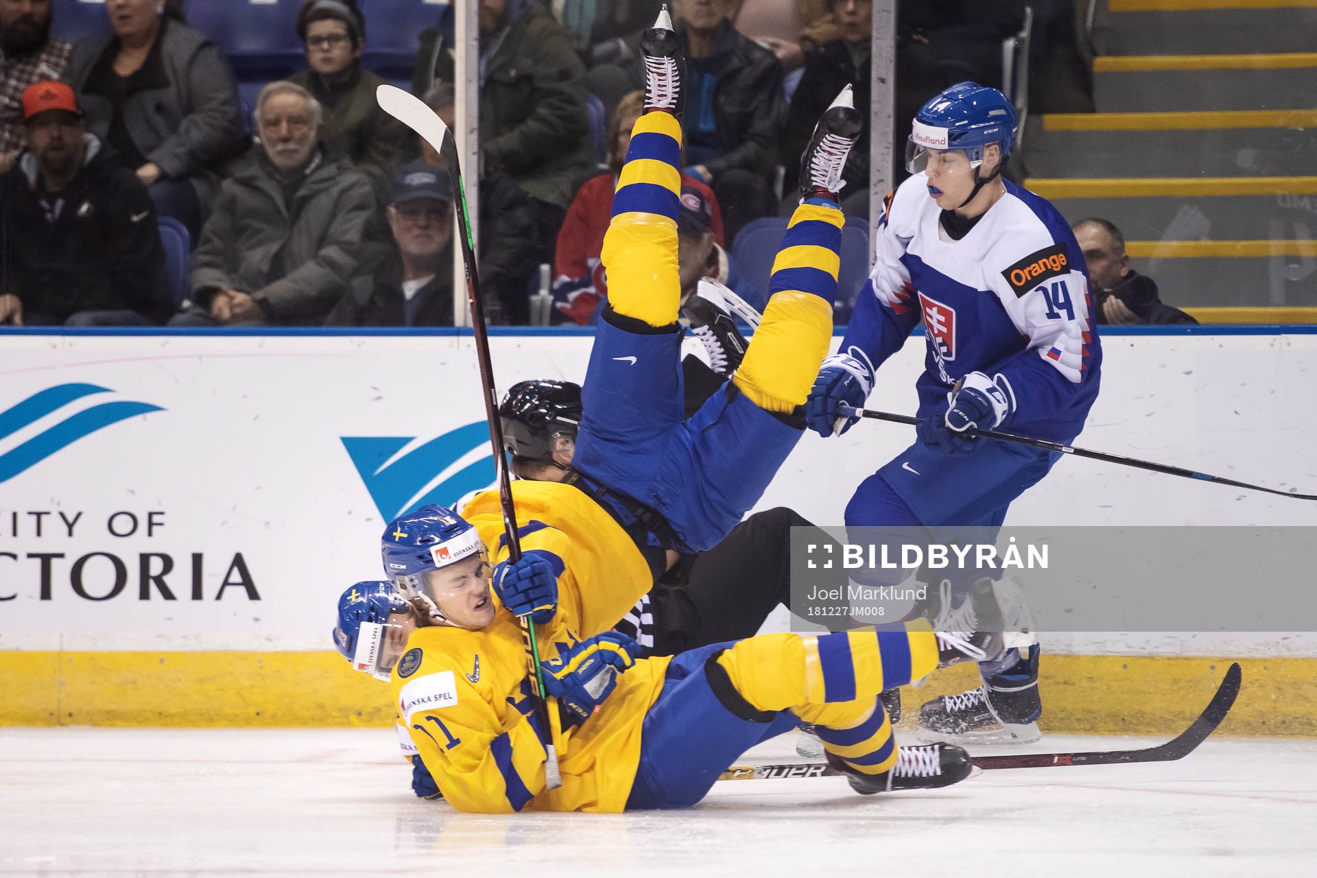 Lucas Elvenes and Samuel Fagemo of Sweden collide