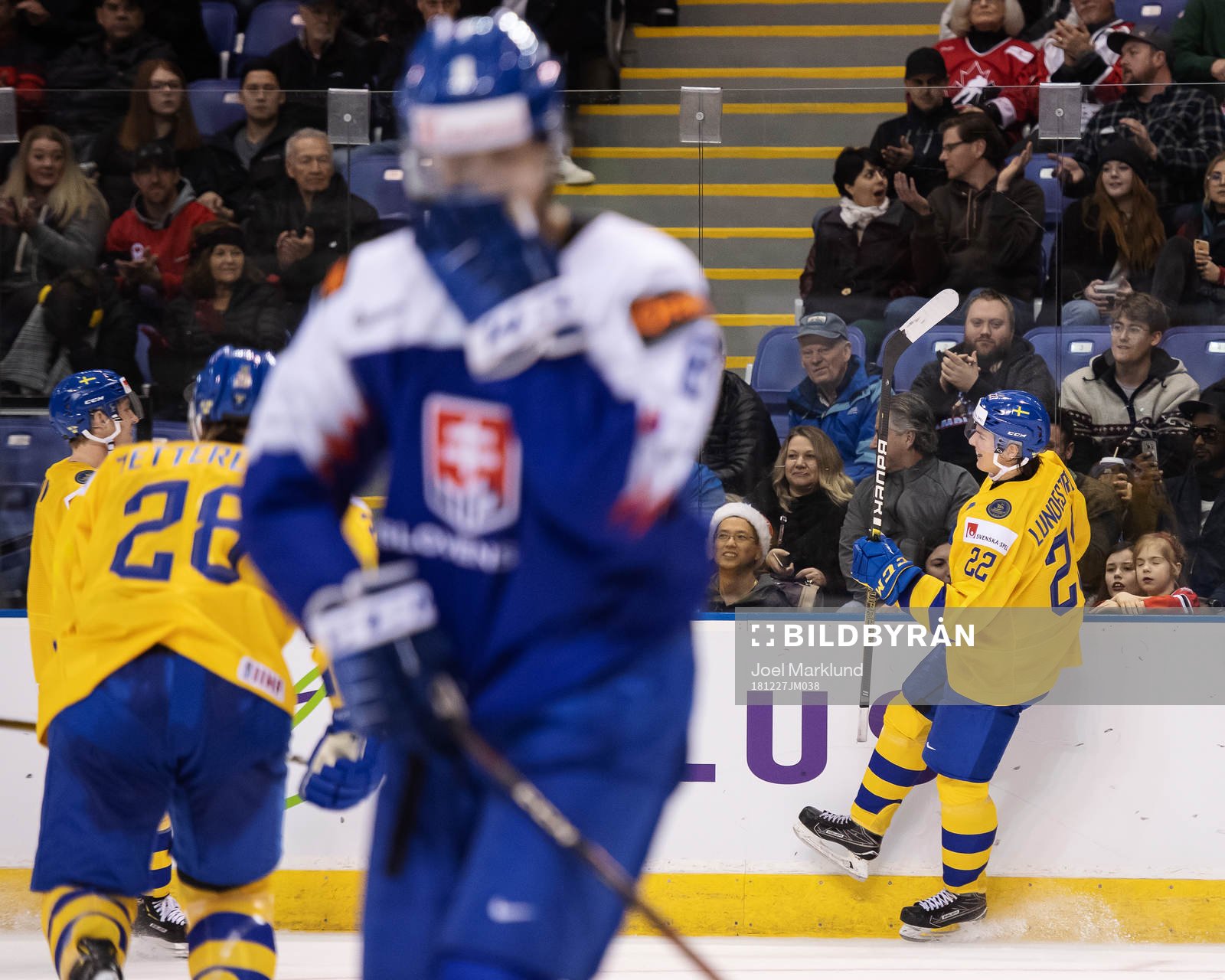 Isac Lundeström (R) of Sweden celebrates his 2-5 goal
