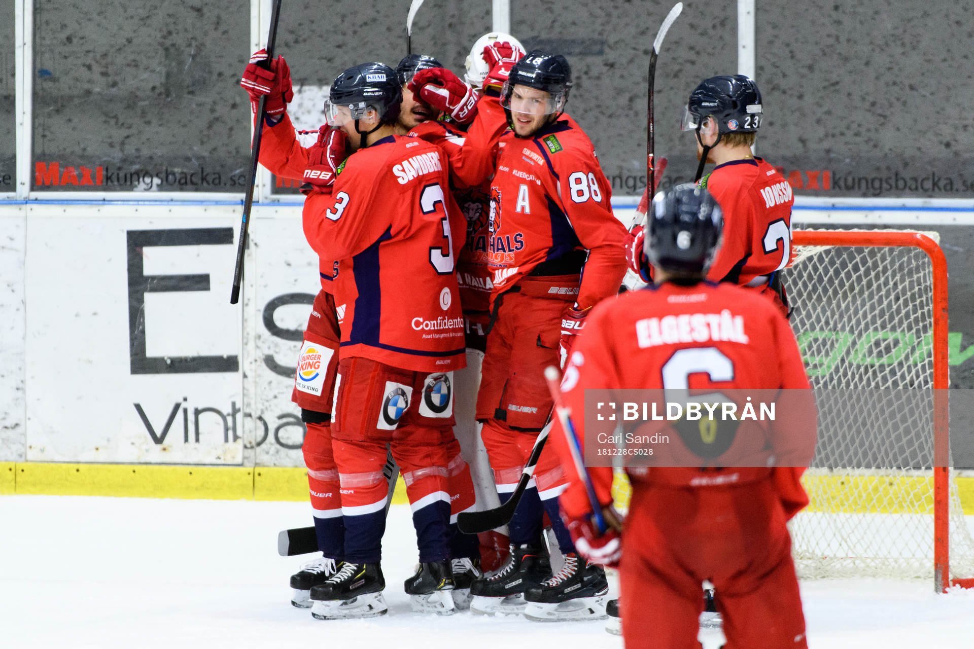 Hanhals Ludvig Rantanen jublar med sina lagkamrater