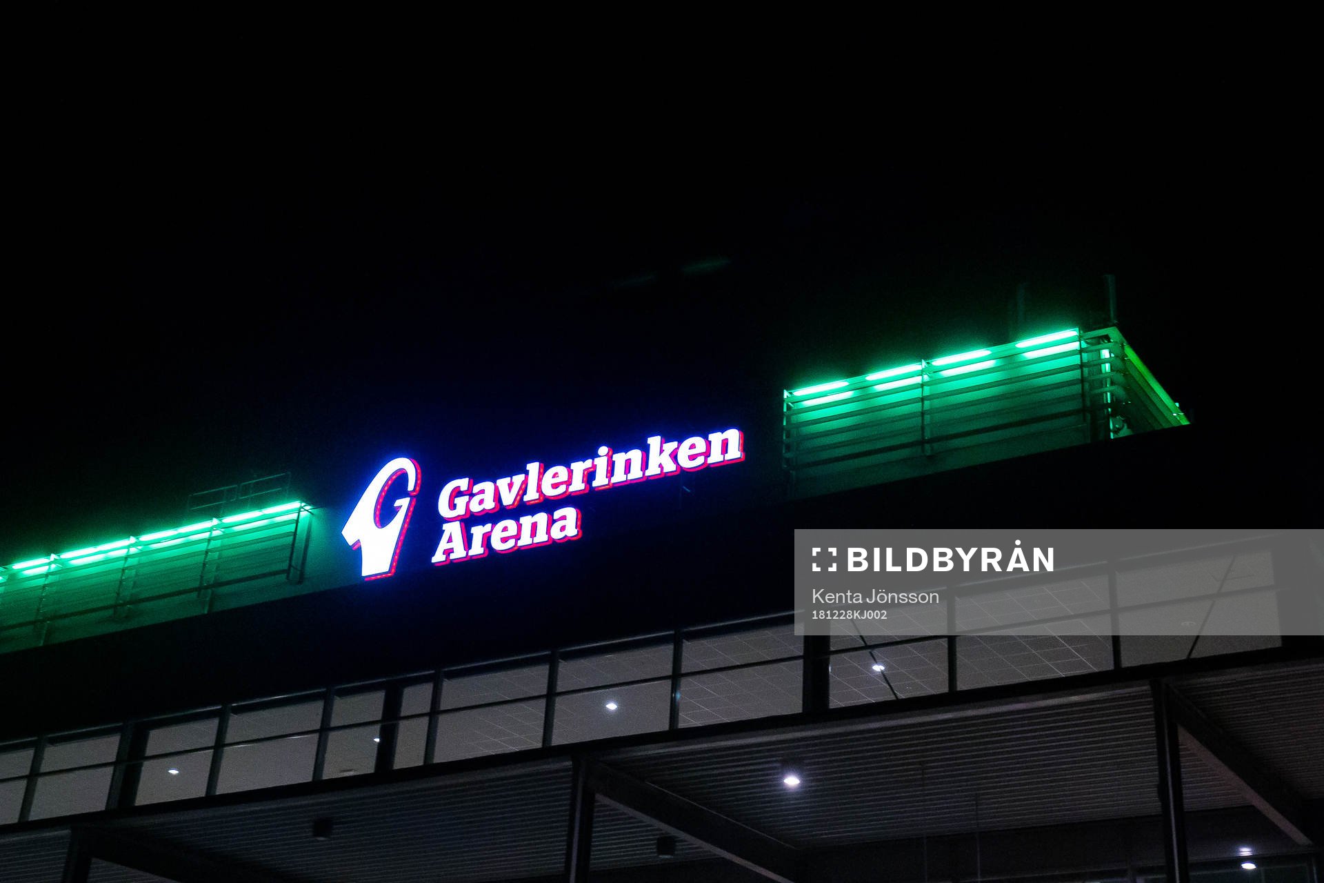 Exteriör av Gavlerinken Arena med skylt