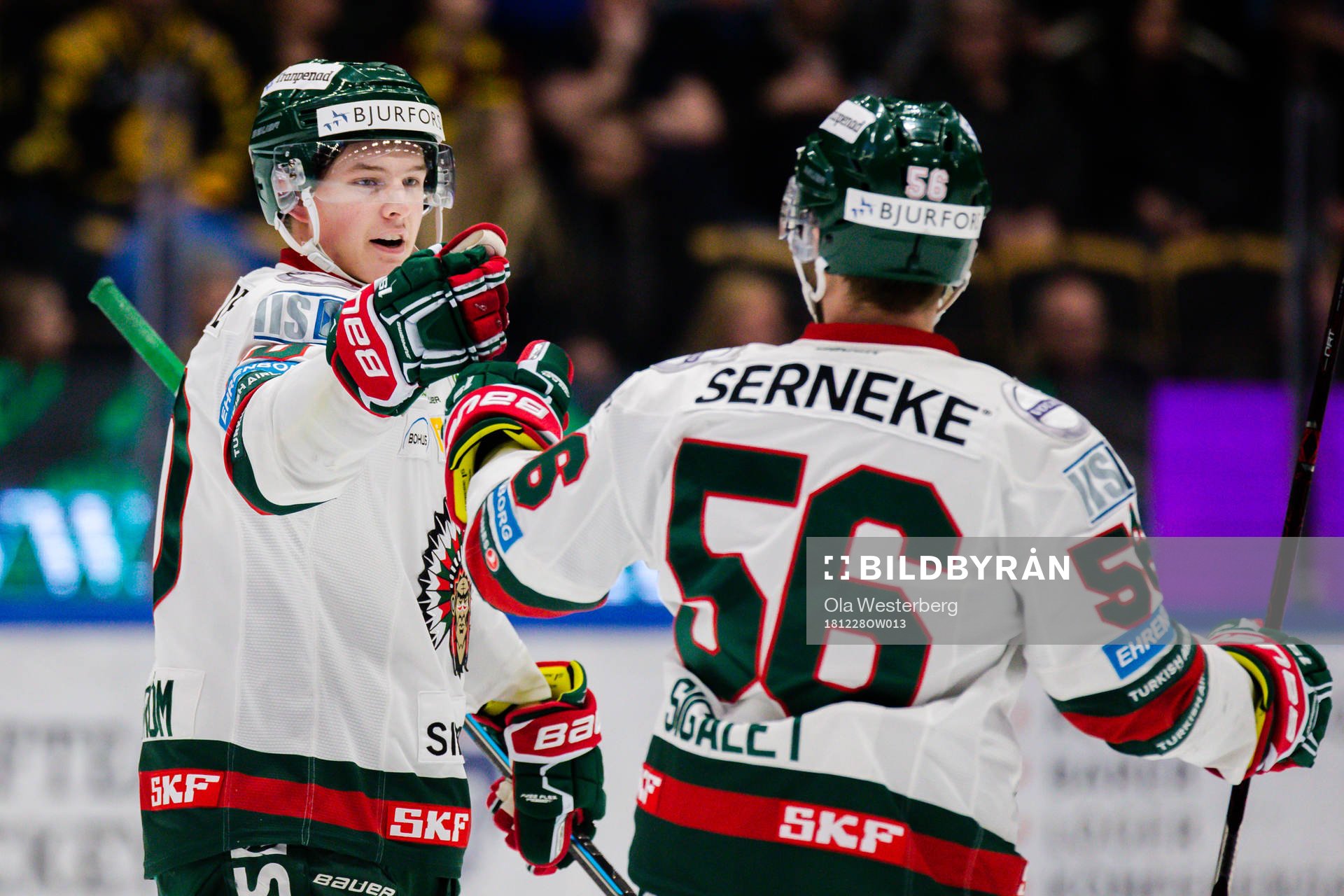 Frölundas Gustav Lindström och Jonathan Sigalet jublar