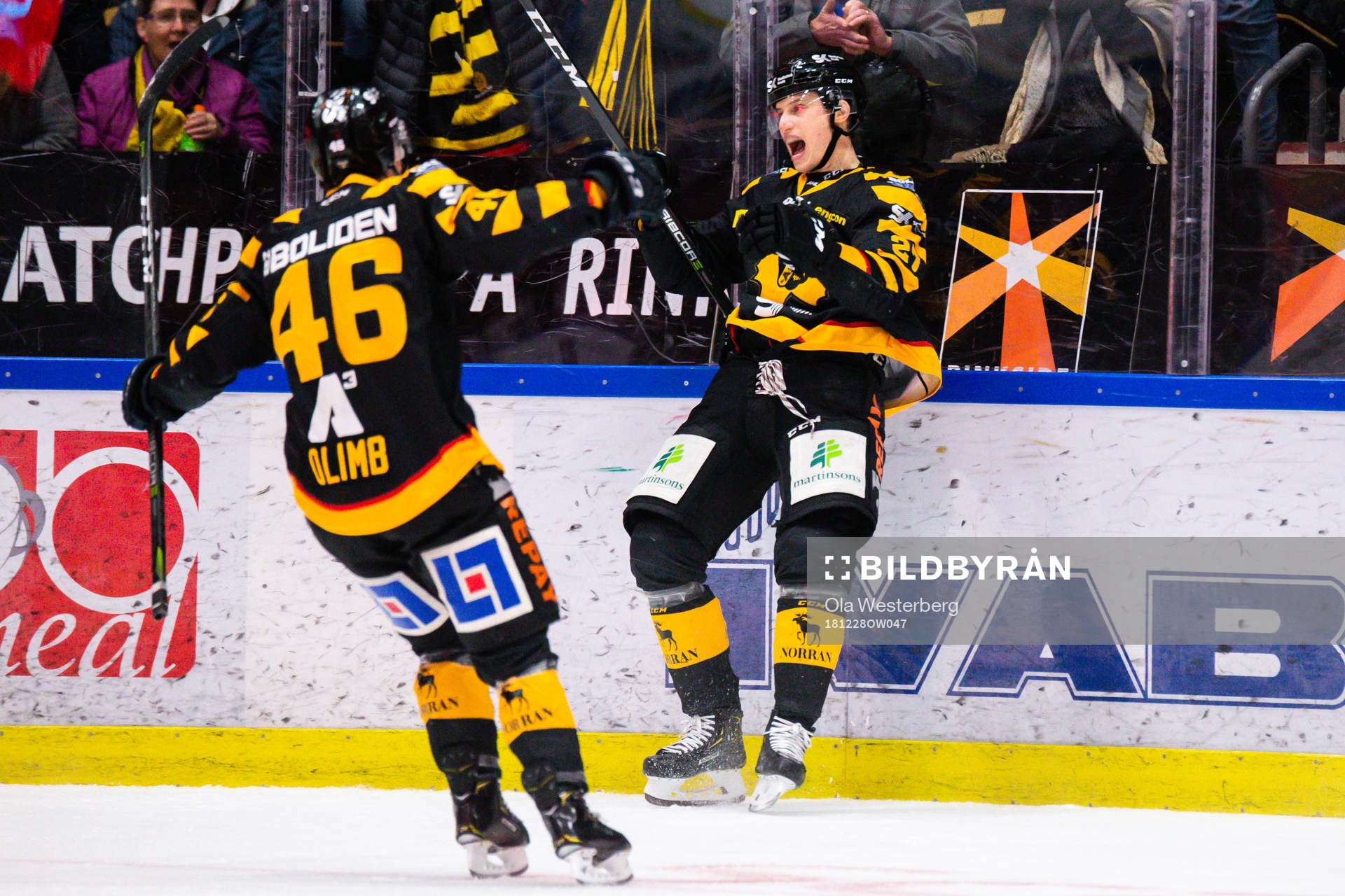 Skellefteås Mathis Olimb och Robin Alvarez jublar