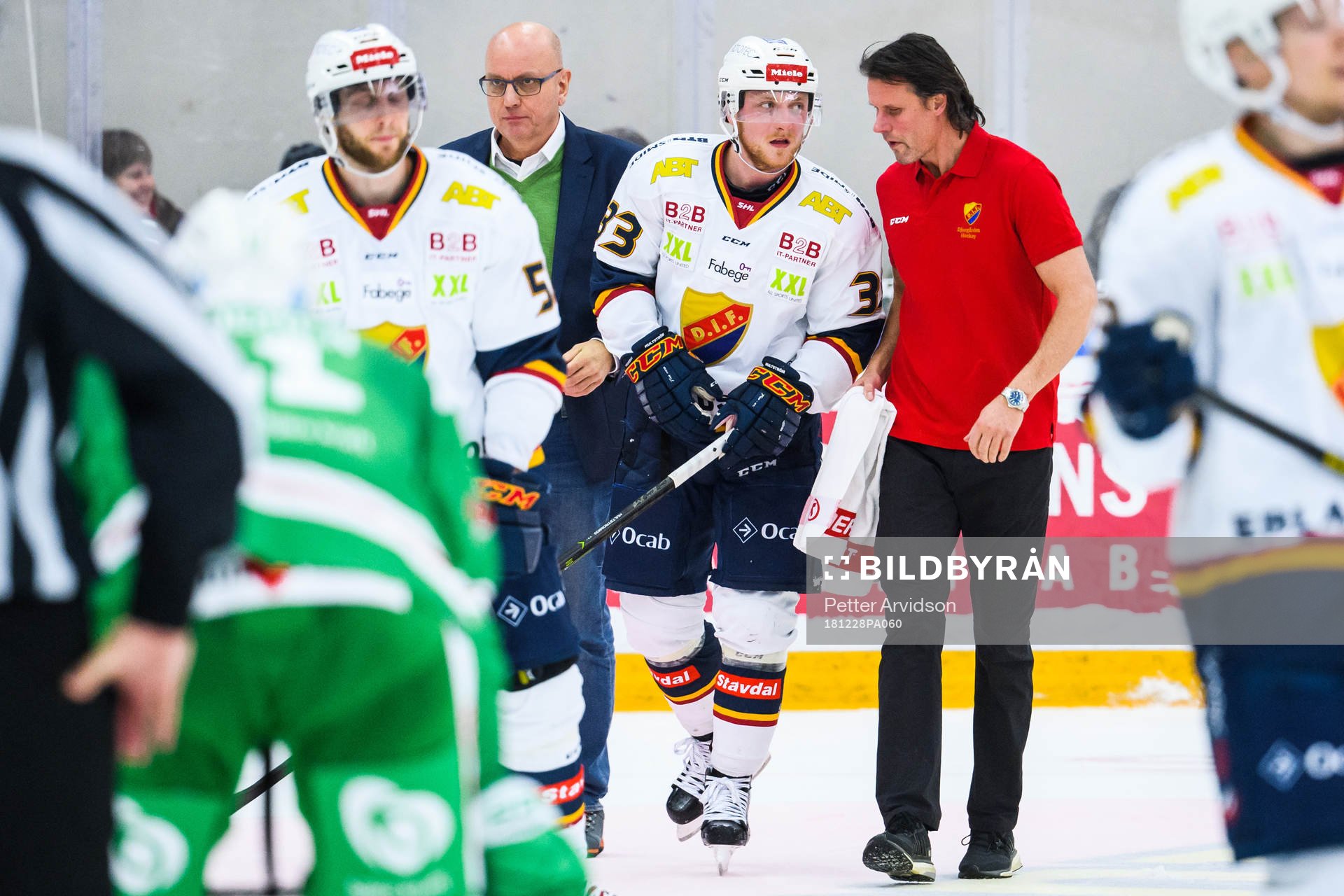Djurgårdens Linus Hultström leds av isen