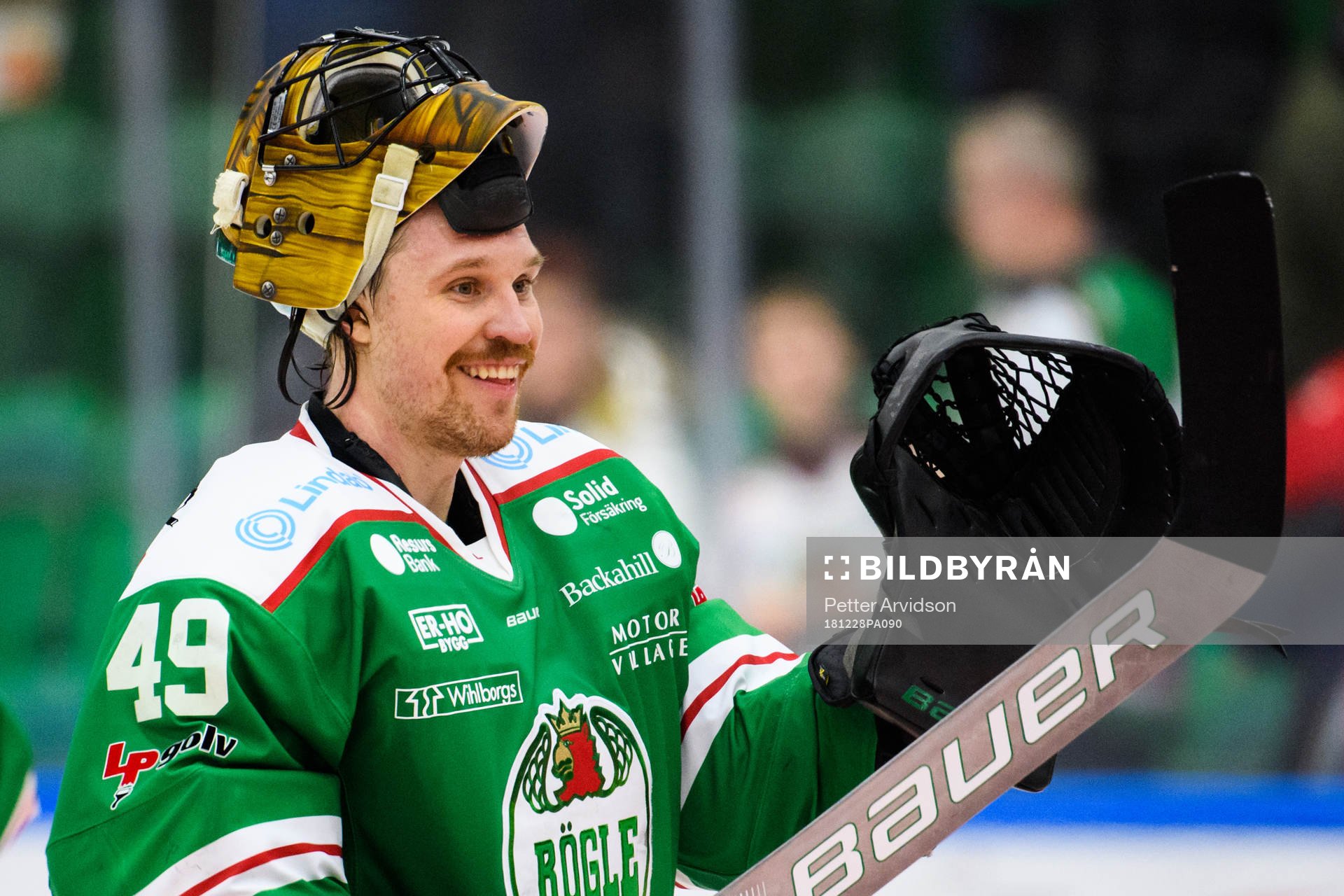 Rögles målvakt Justin Pogge jublar