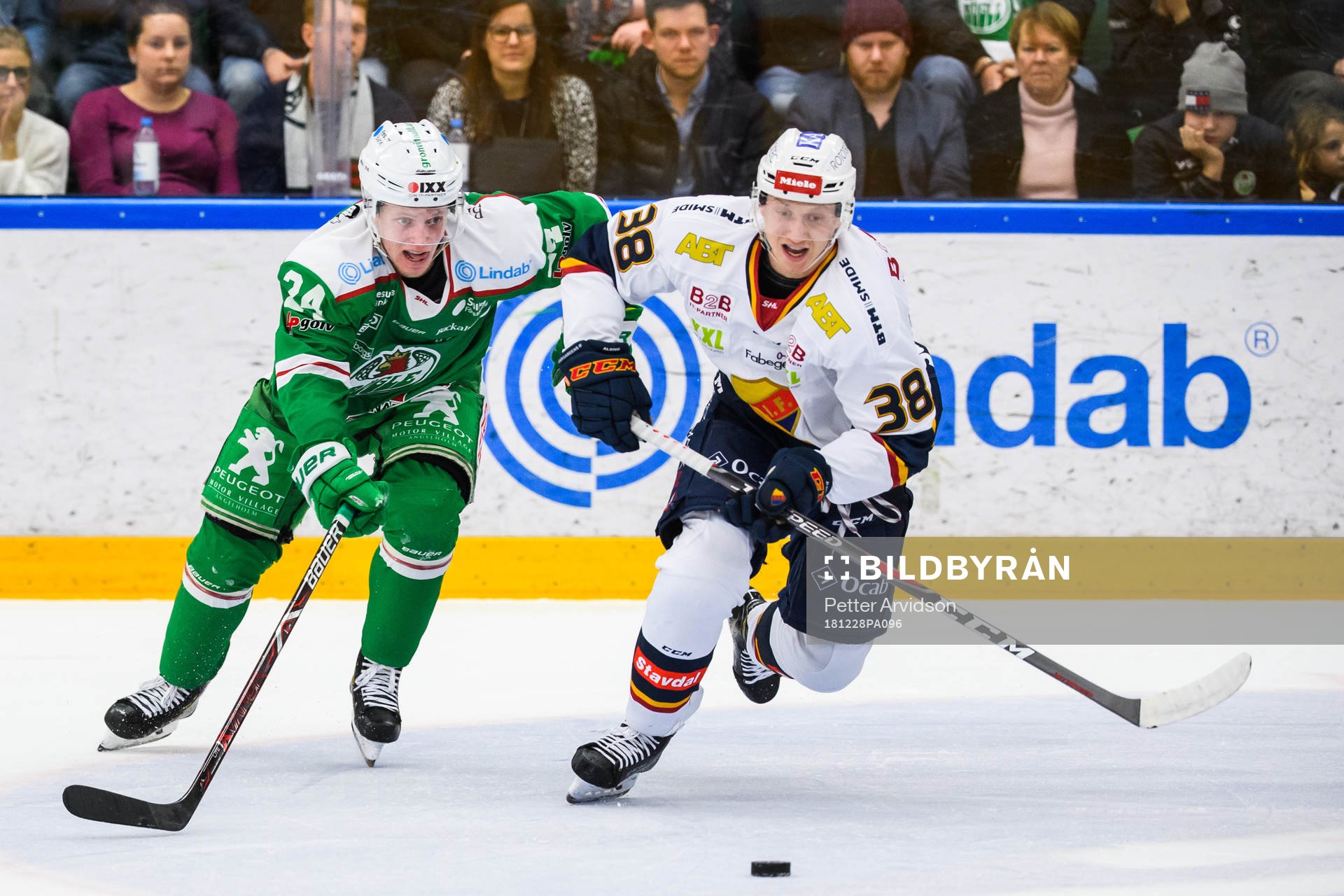 Rögles Kevin Wennström och Djurgårdens Olle Alsing