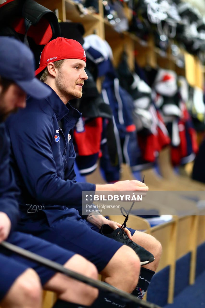 Linköpings Nick Sörensen före ishockeymatchen i SHL