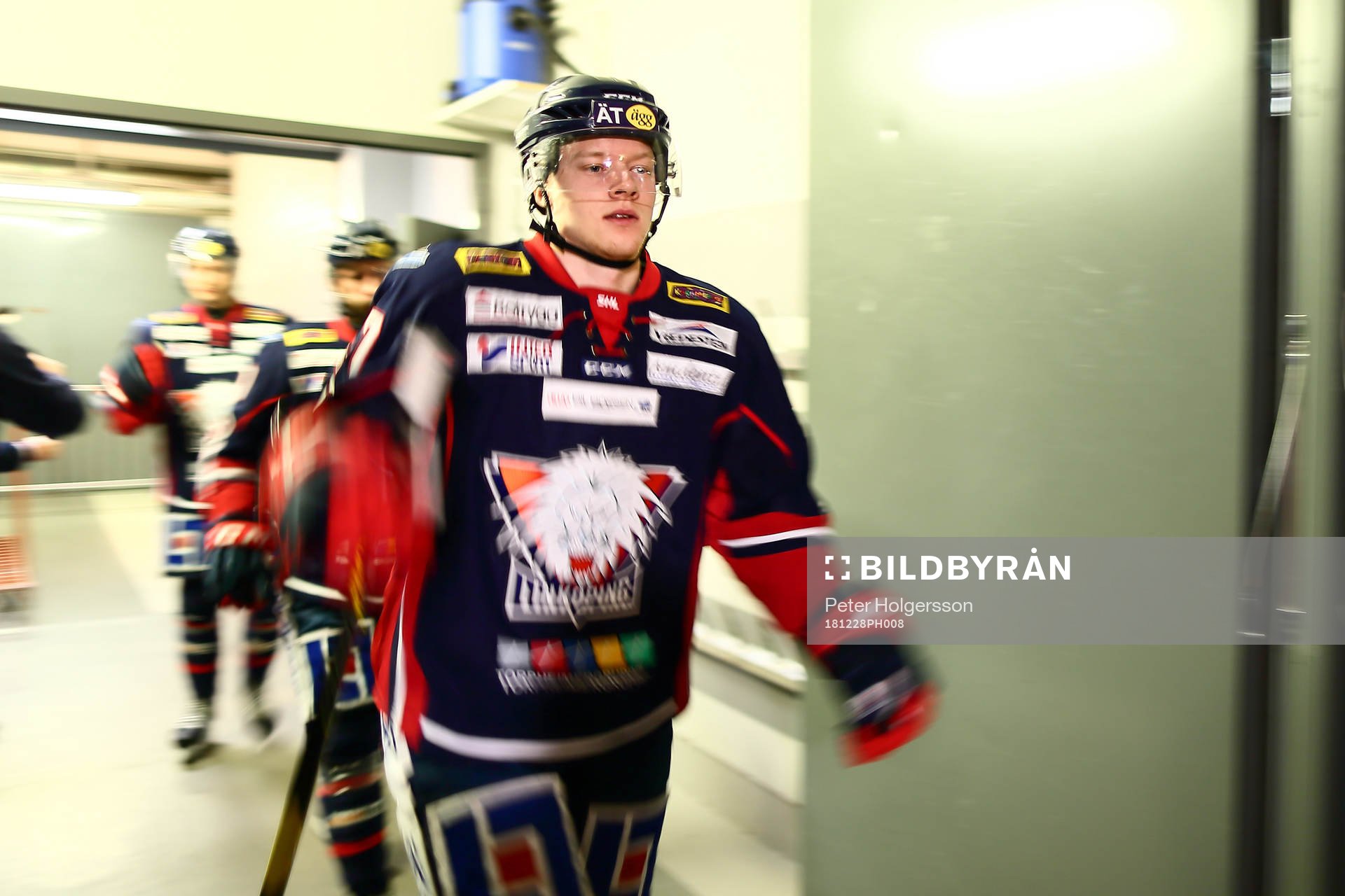 Linköpings Anton Karlsson före ishockeymatchen i SHL