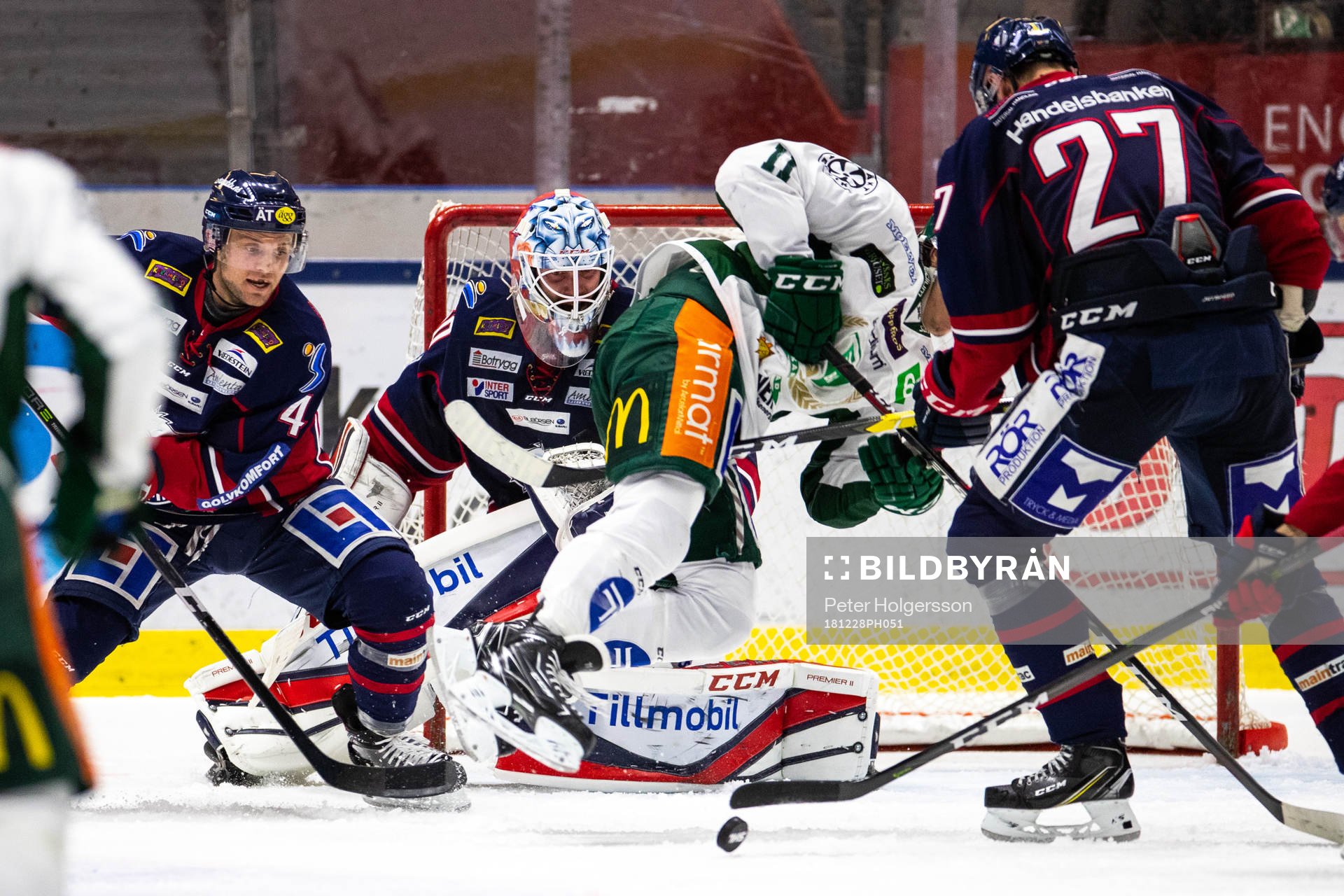 Linköpings målvakt Jonas Gustavsson räddar