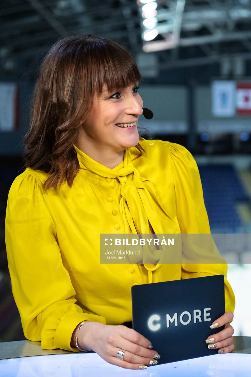 TV commentator Lena Sundqvist in the C More tv studio