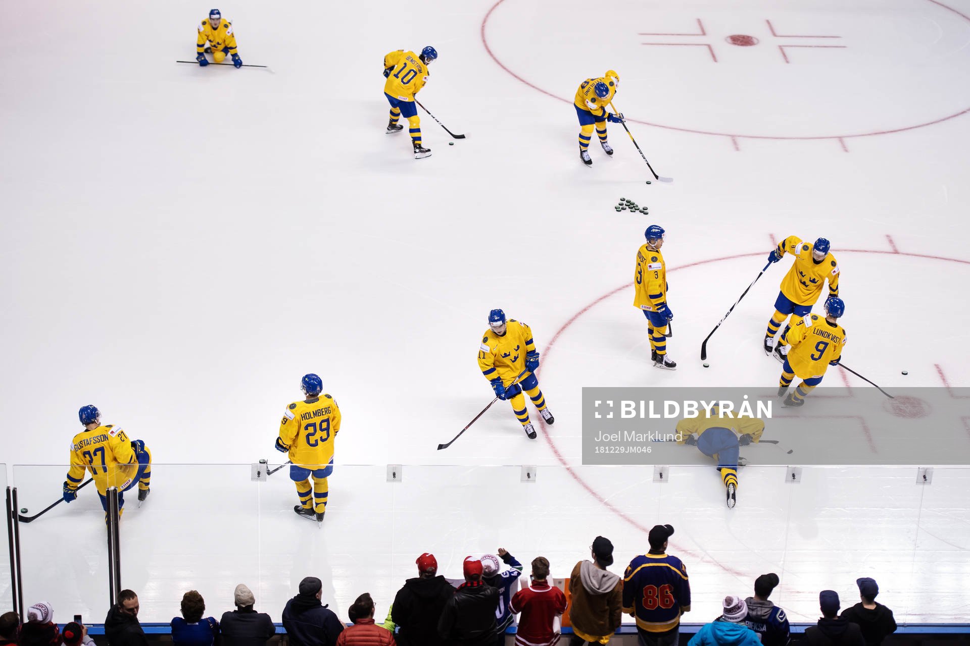 Players of team Sweden warm up