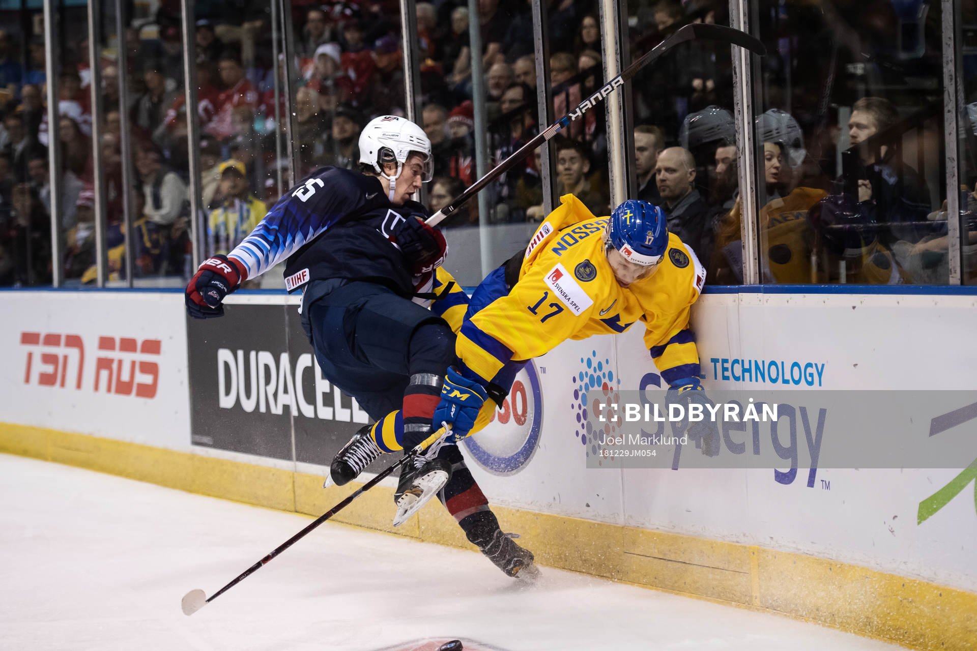 Phil Kemp of USA collides with Filip Sveningsson of Sweden
