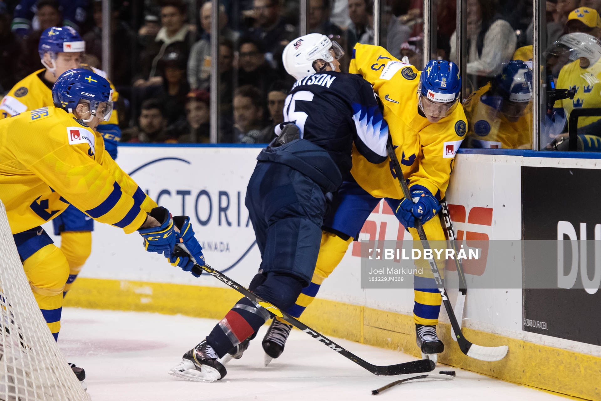 Jason Robertson of USA tackles Oskar Bäck of Sweden