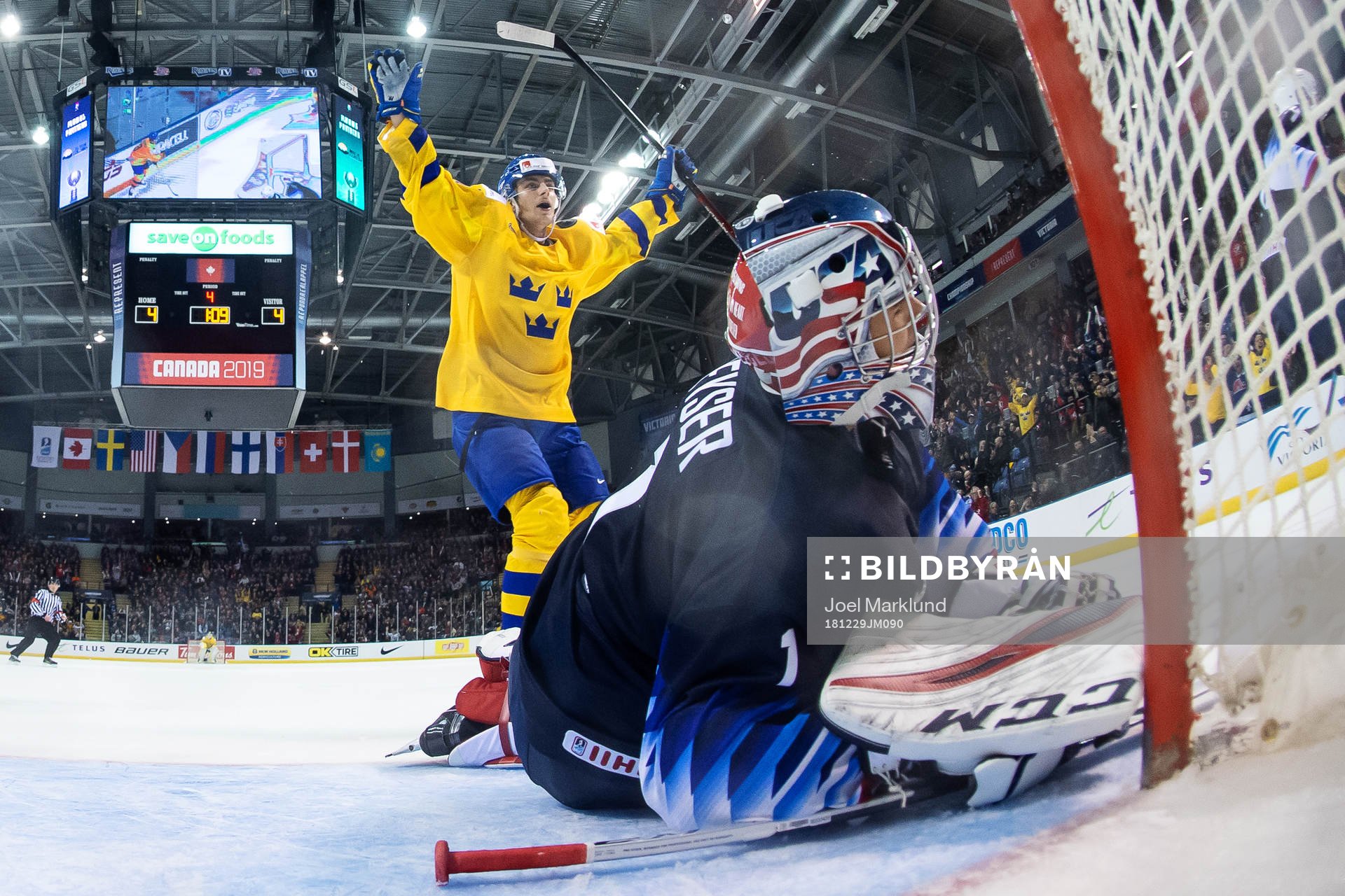 Jacob Olofsson of Sweden celebrate the 5-4 goal from Adam
