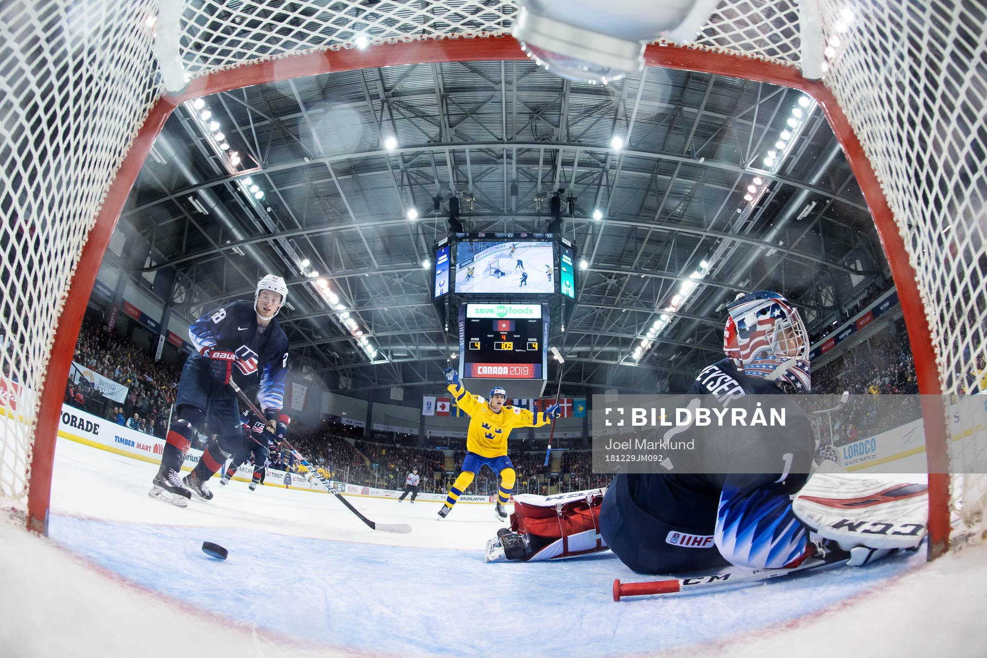 Jacob Olofsson of Sweden celebrate the 5-4 goal from Adam