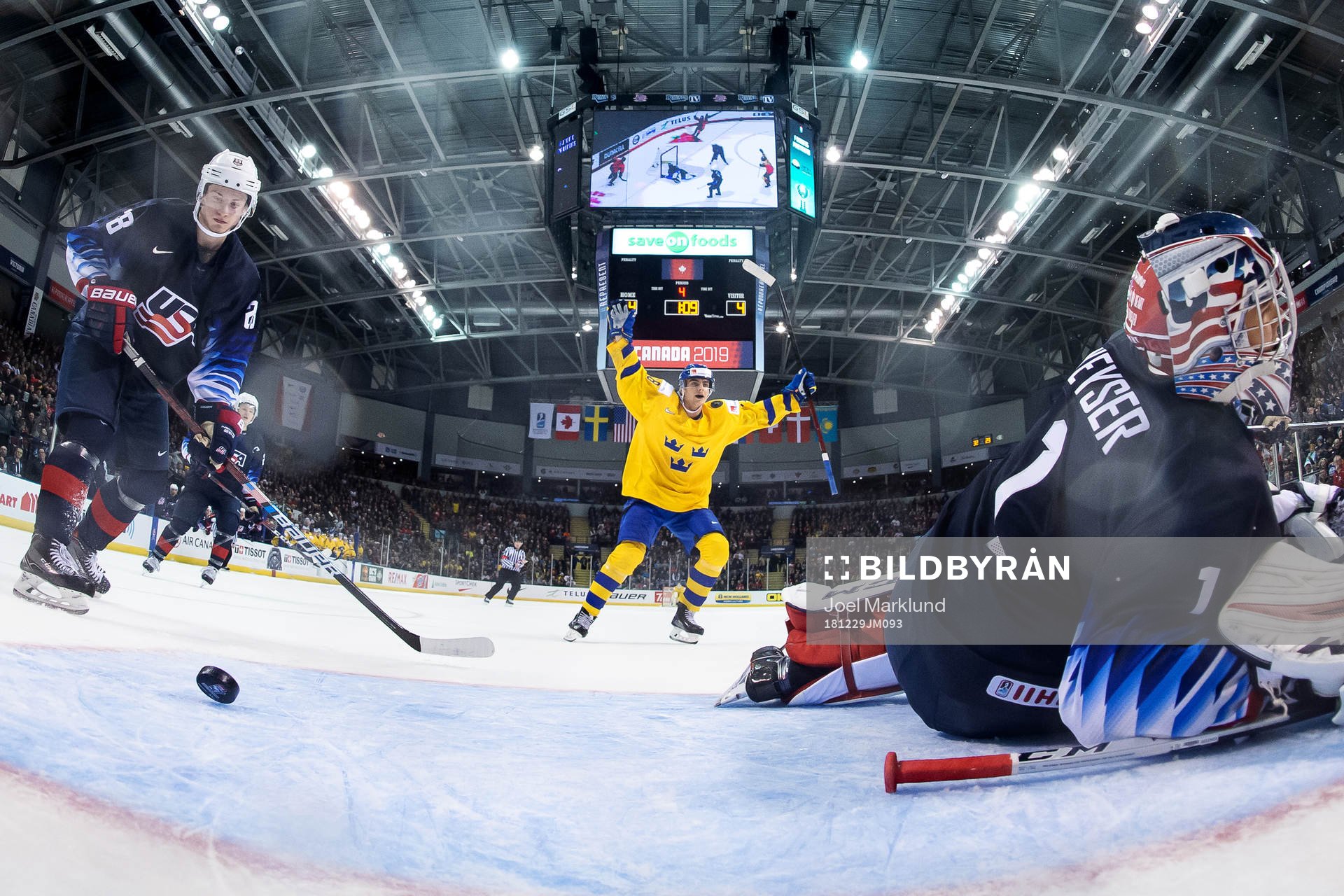 Jacob Olofsson of Sweden celebrate the 5-4 goal from Adam