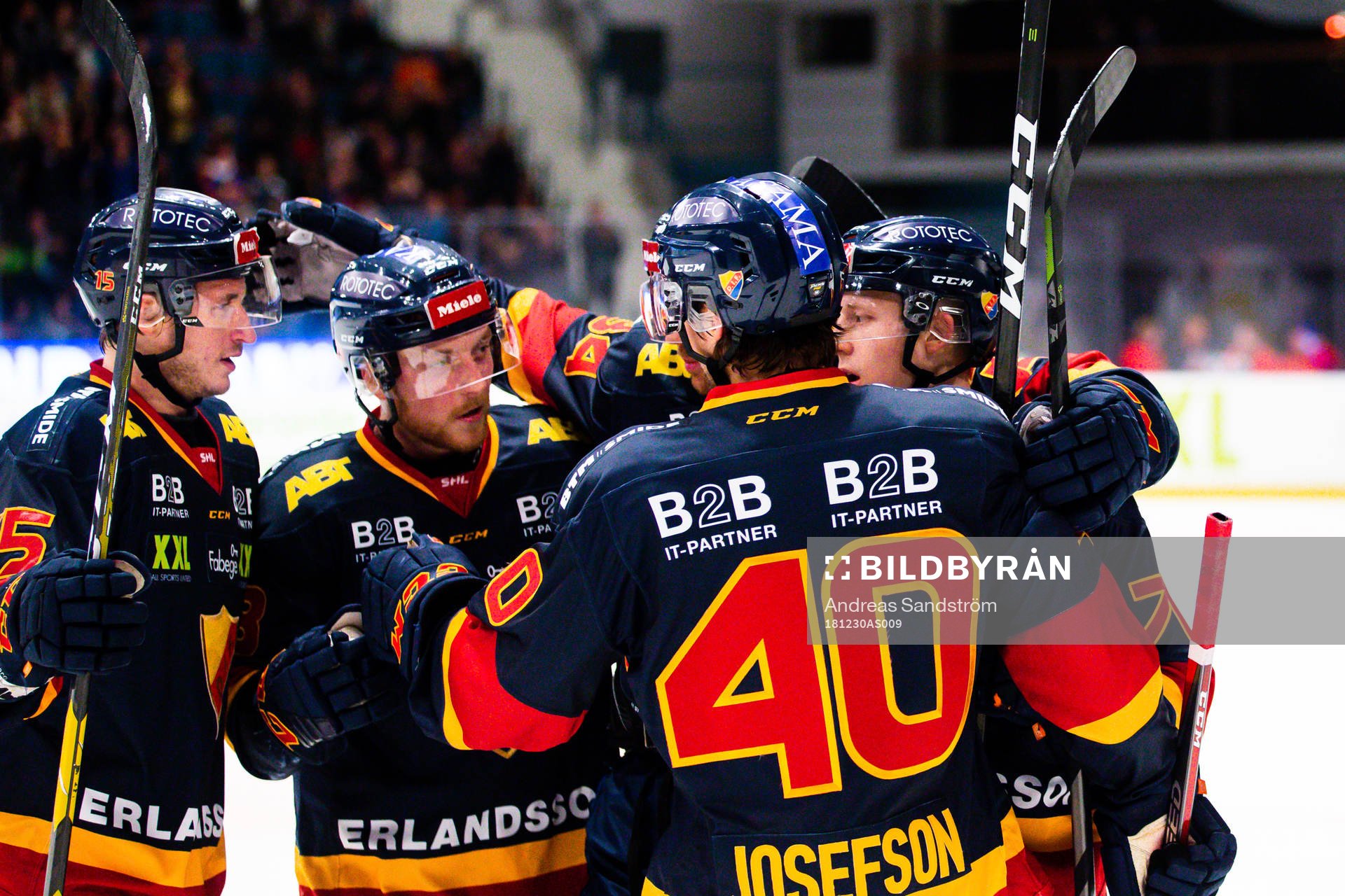 Djurgårdens Jonathan Davidsson jublar med lagkamrater